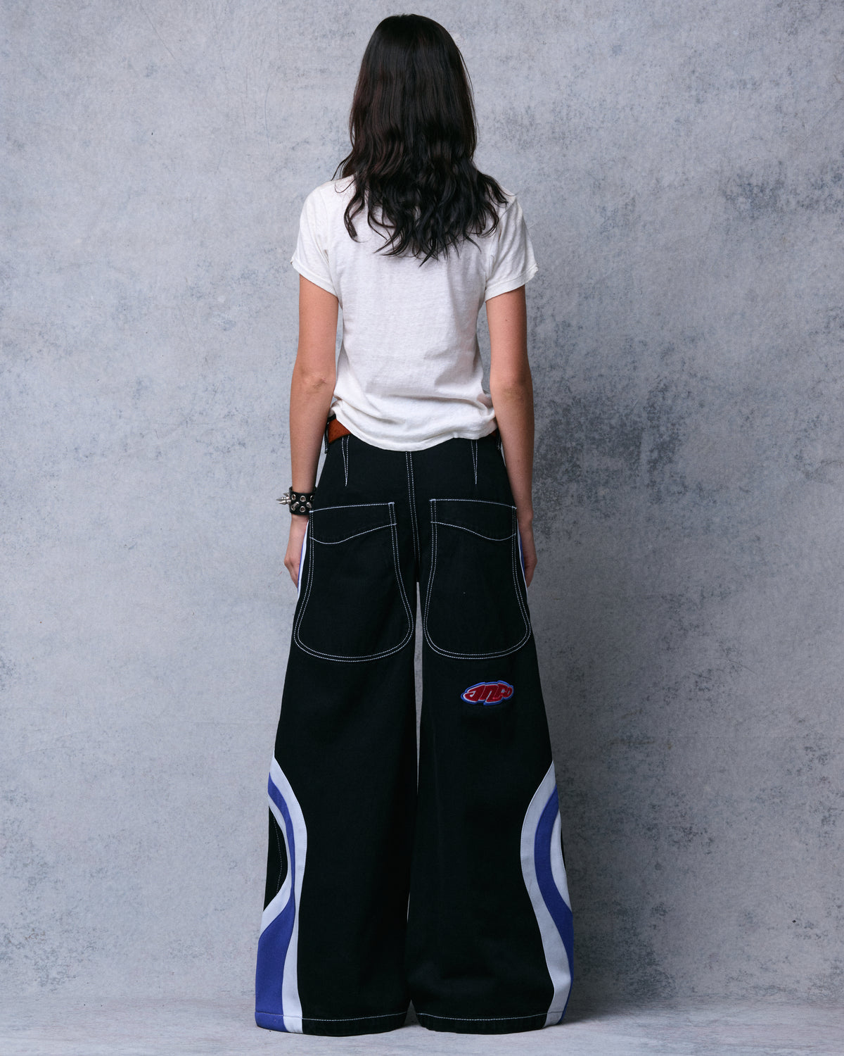 Hypnotix. 32". Jet Black.