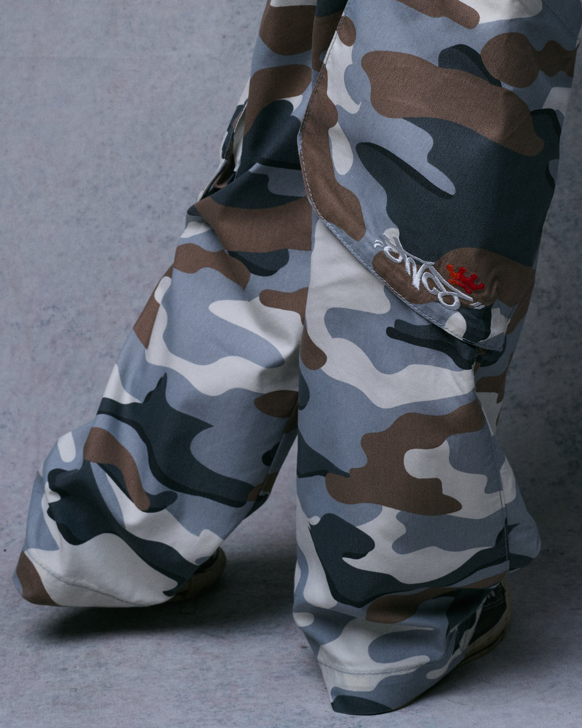 W Hummer Cargo Pants. 20". Polar Camo.