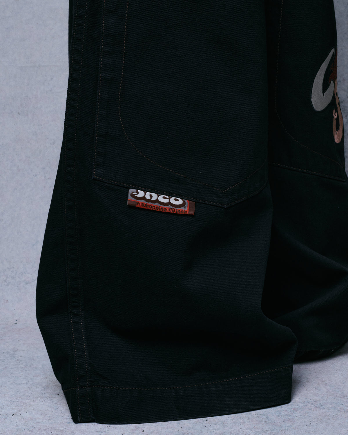 Mammoth. 40". Jet Black.