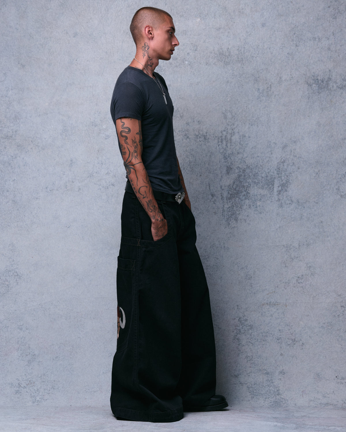Mammoth. 40". Jet Black.