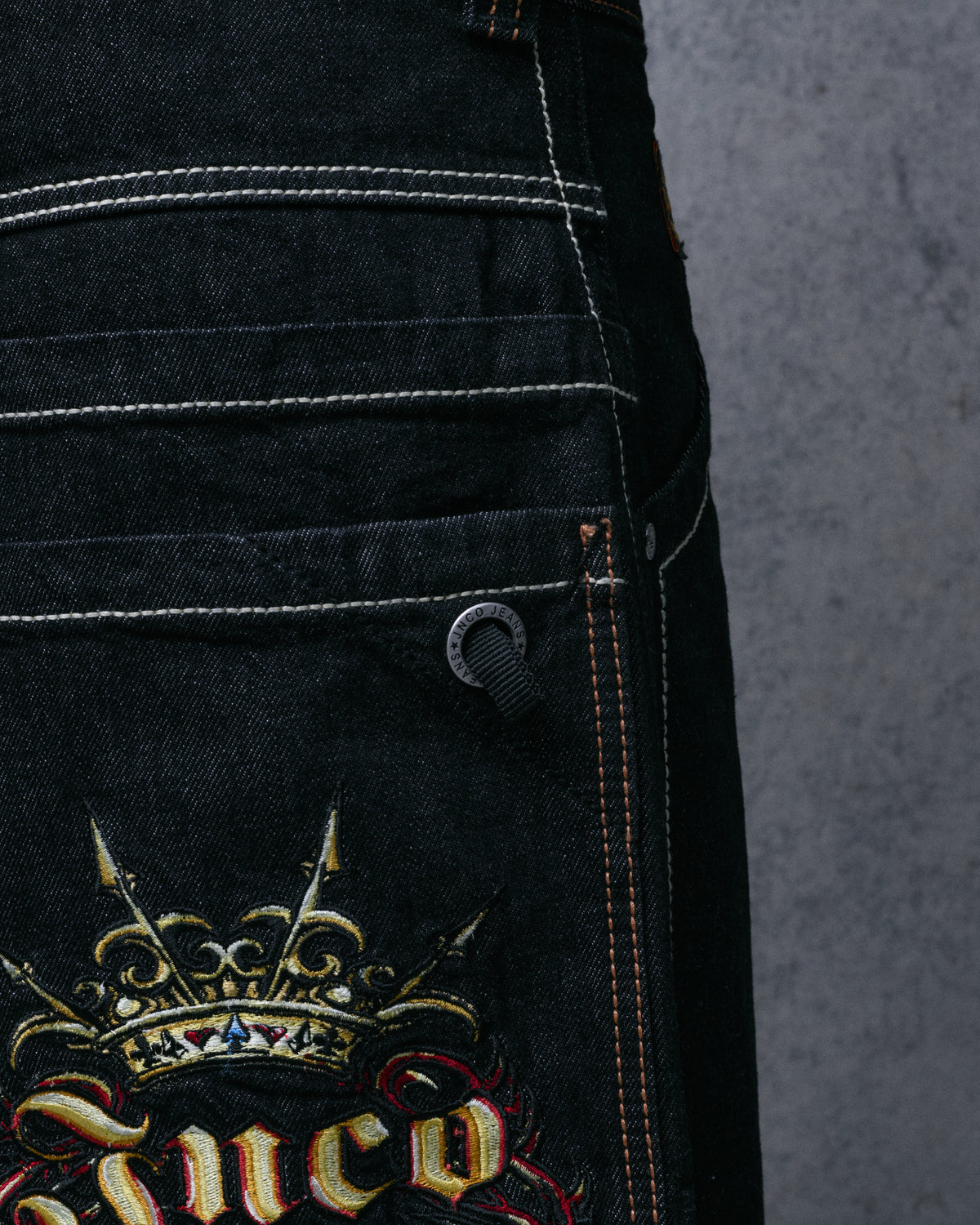 Royal. 23". Laser Black.
