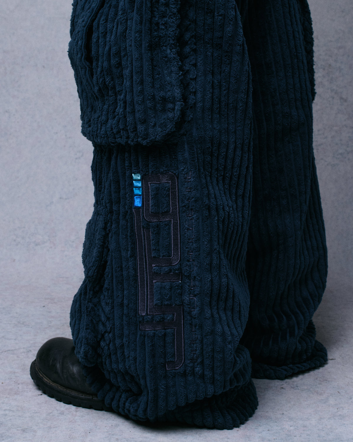 W Legacy. 24". 2 Wale Corduroy. Navy.