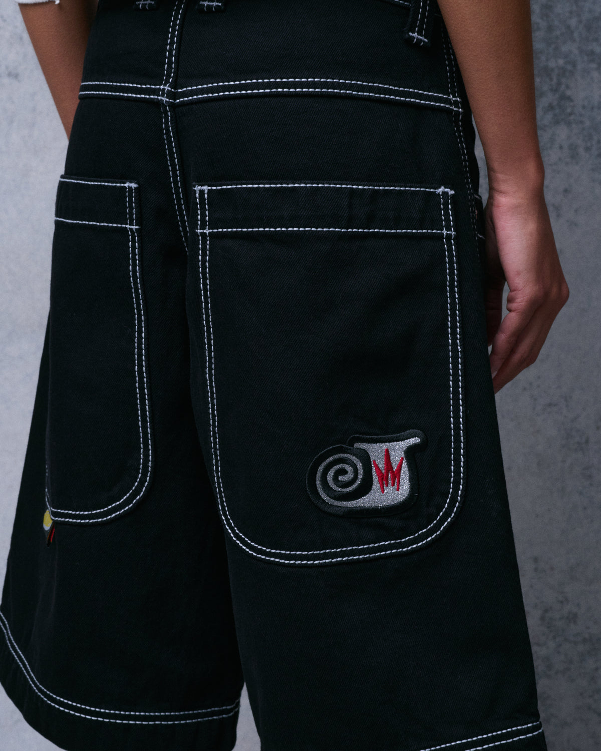 W101 Twin Cannon Shorts. 14". Black/Silver J.