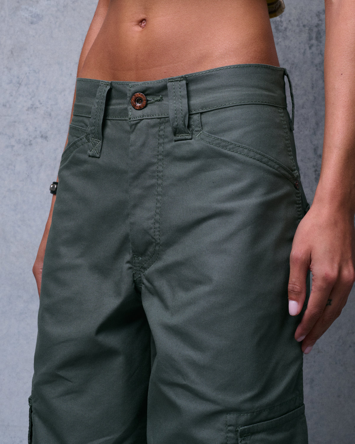 W Indicator Cargo Pants. 22". Olive.