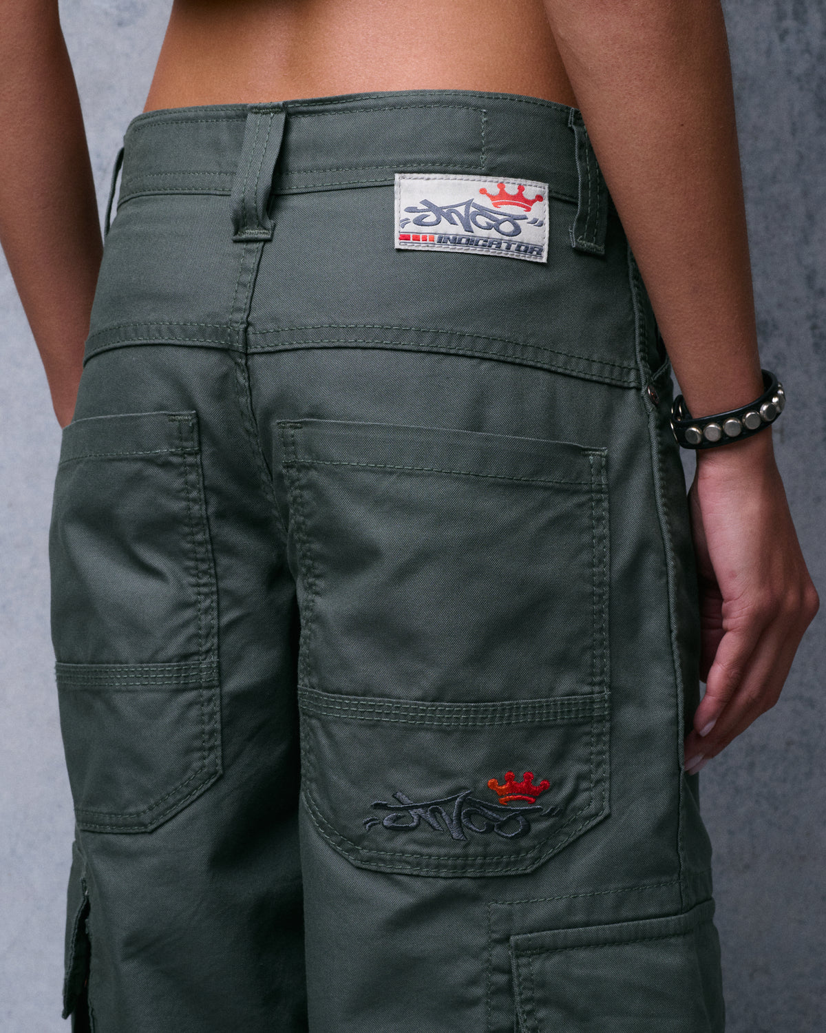W Indicator Cargo Pants. 22". Olive.