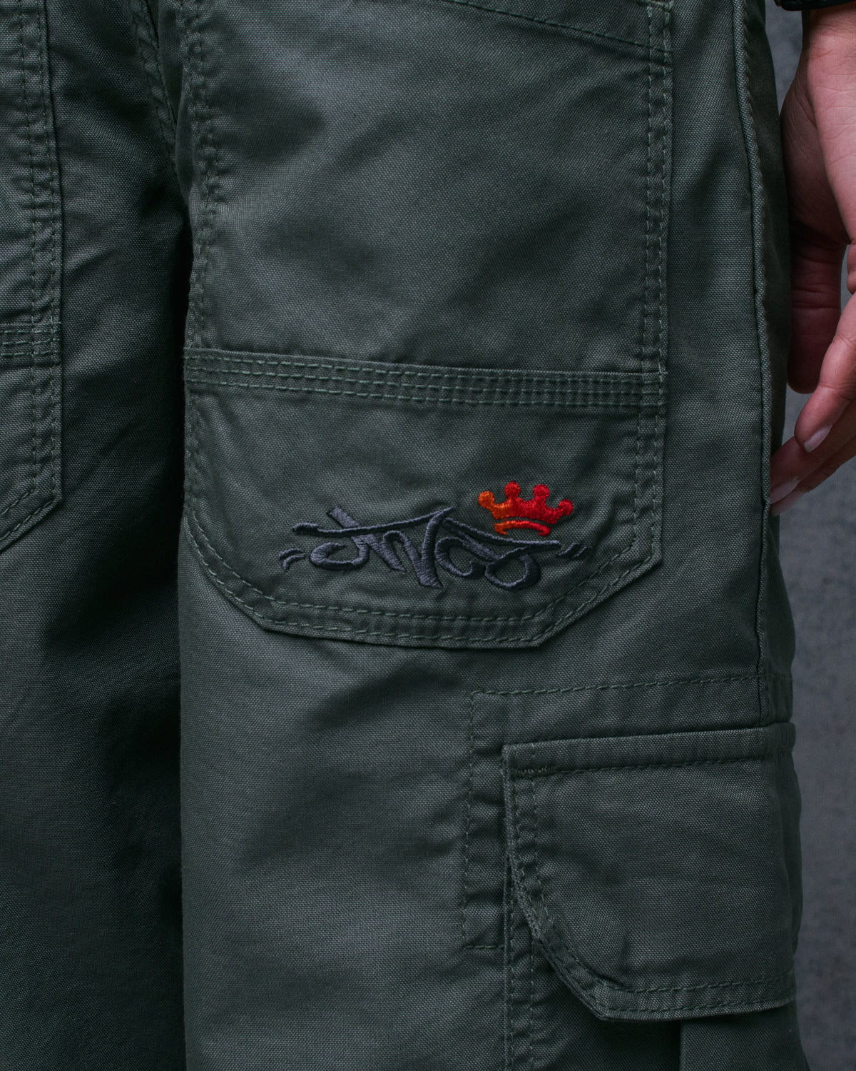 W Indicator Cargo Pants. 22". Olive.