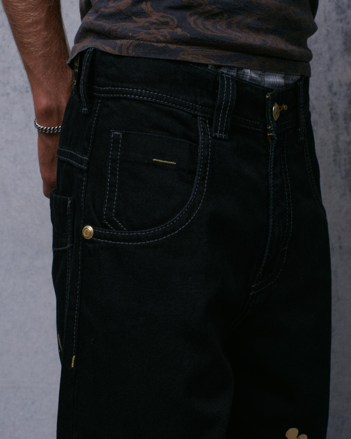 Gambler. 23". Jet Black.