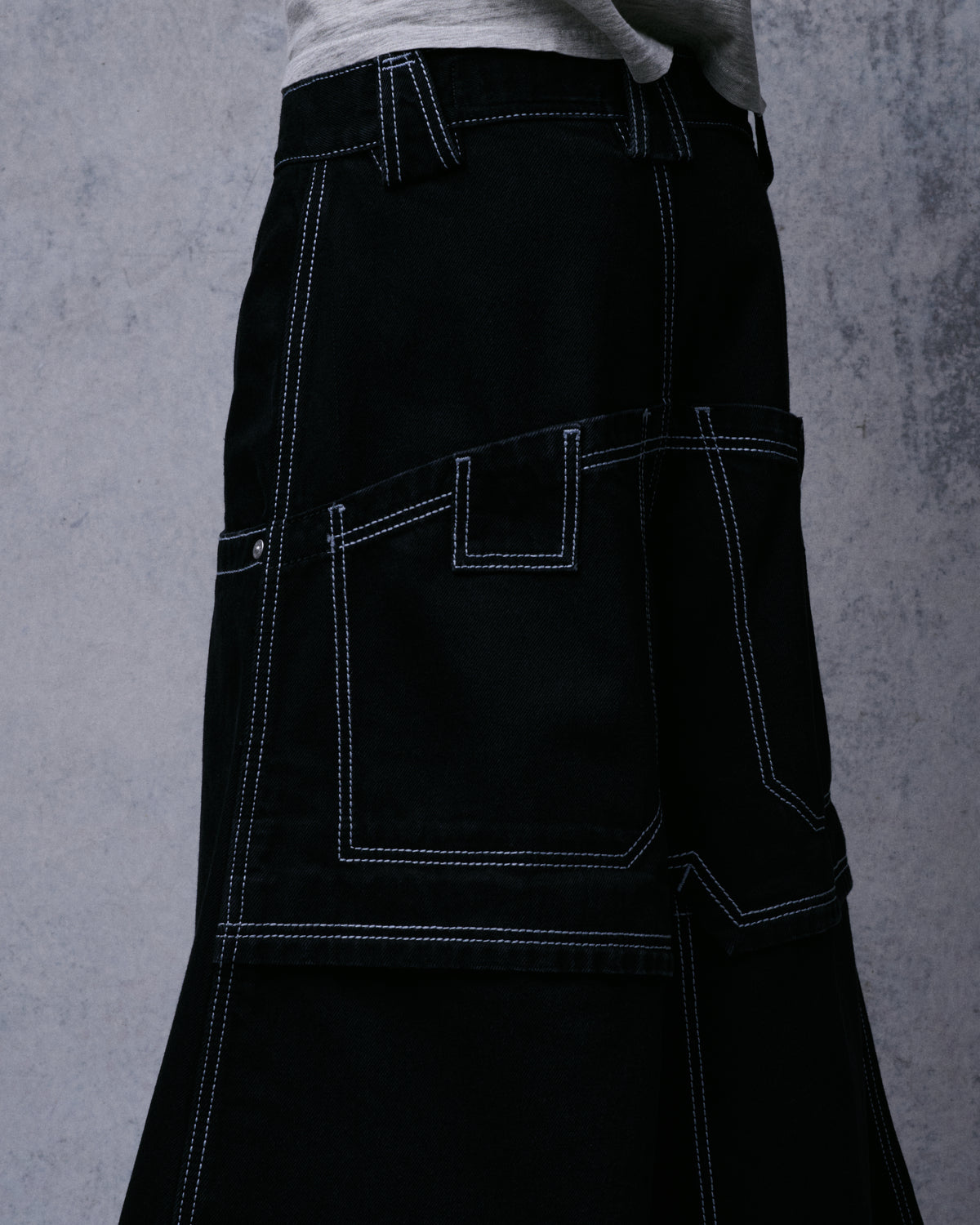 Mugshot. 50". Jet Black.