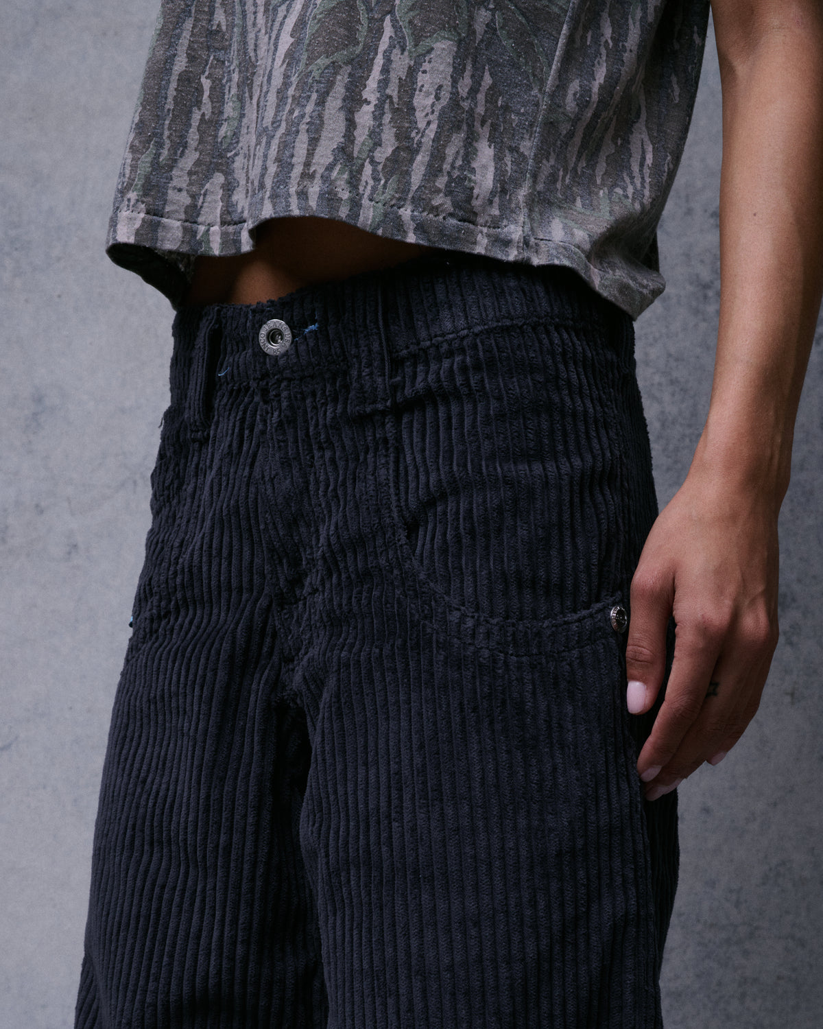 W169 Low Down. 20". 4 Wale Corduroy. Magnet