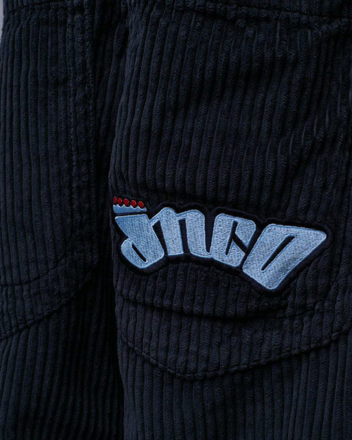 W169 Low Down. 20". 4 Wale Corduroy. Magnet