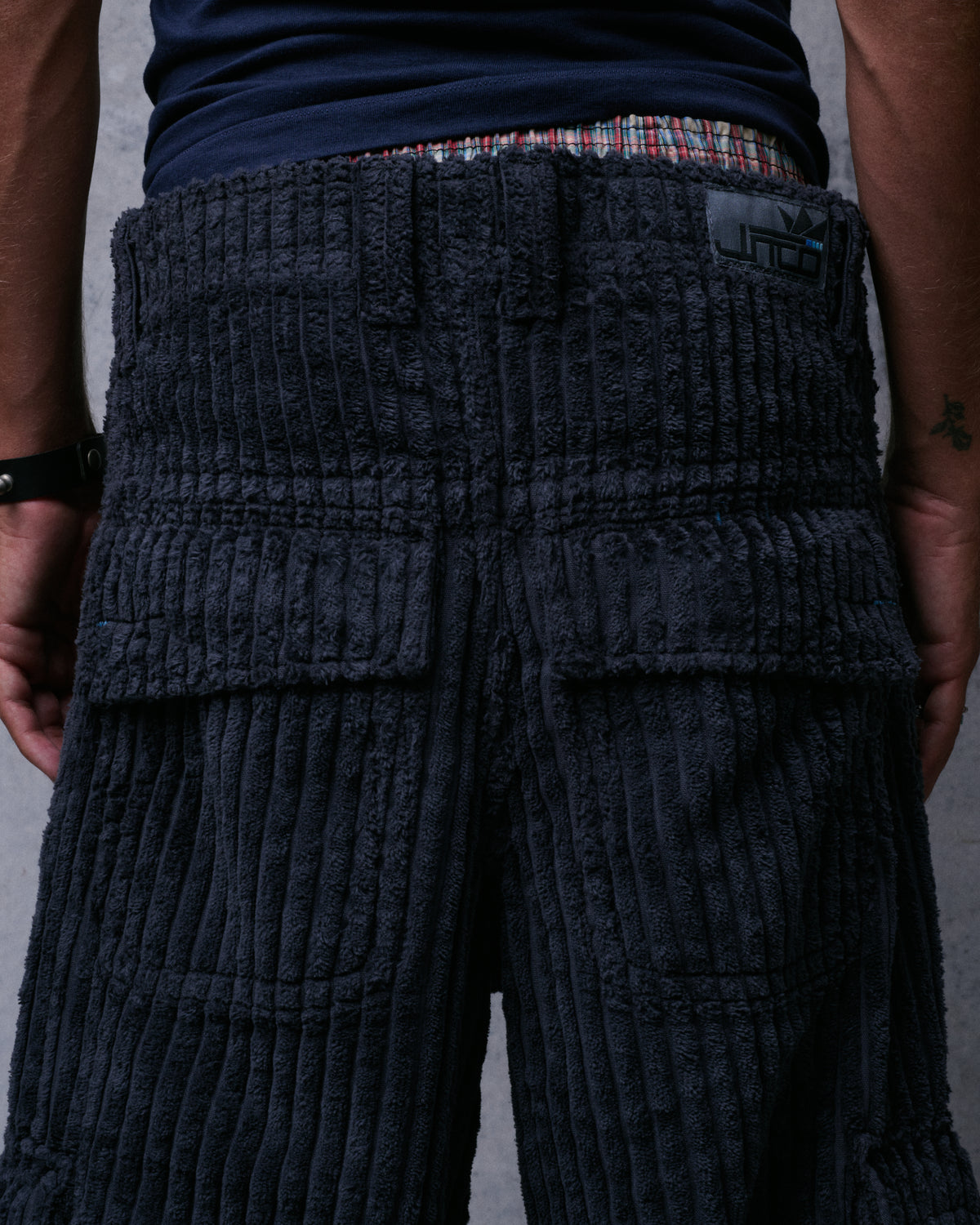 Legacy. 24". 2 Wale Corduroy. Magnet.