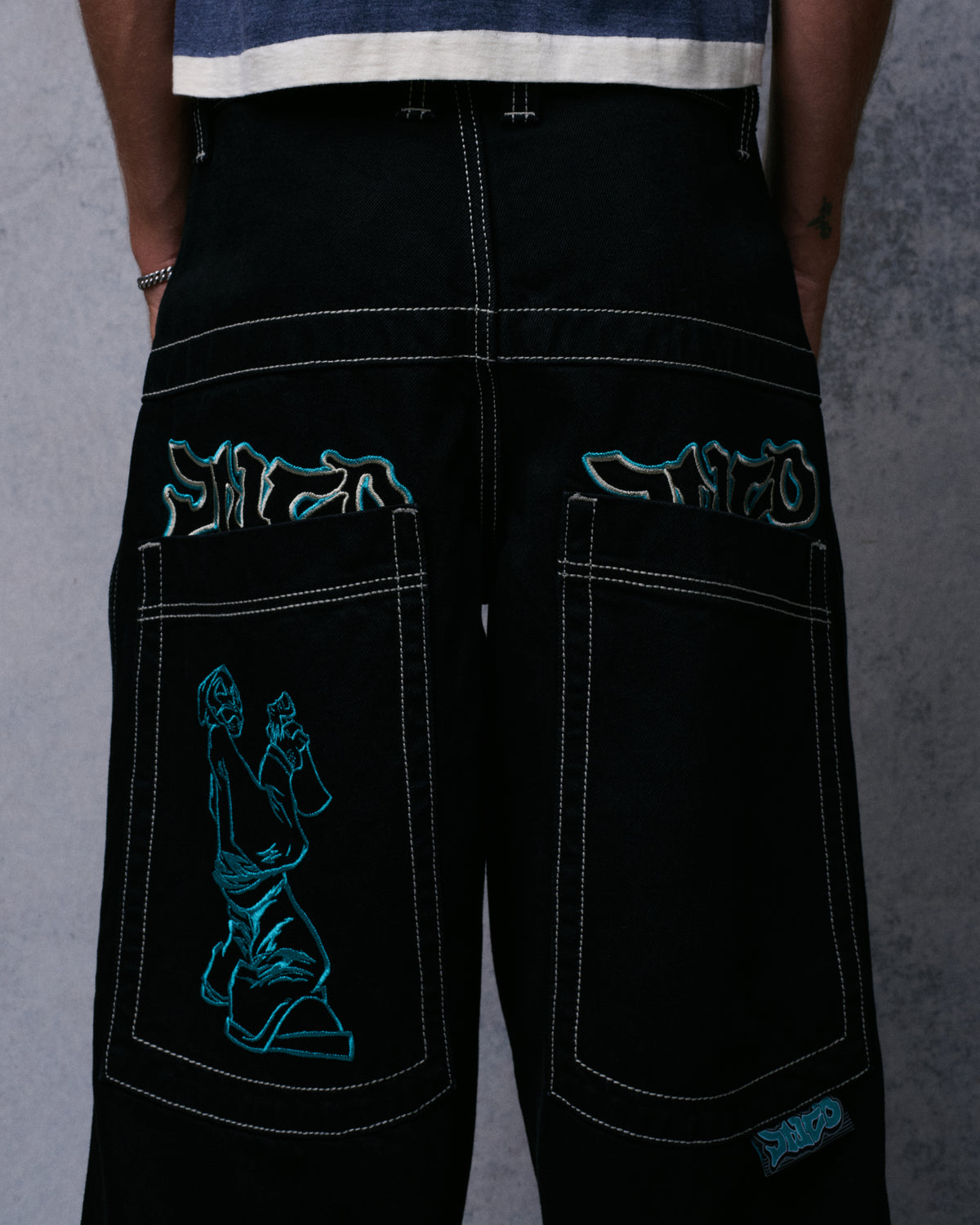Artistical Uprising. 26". Jet Black.