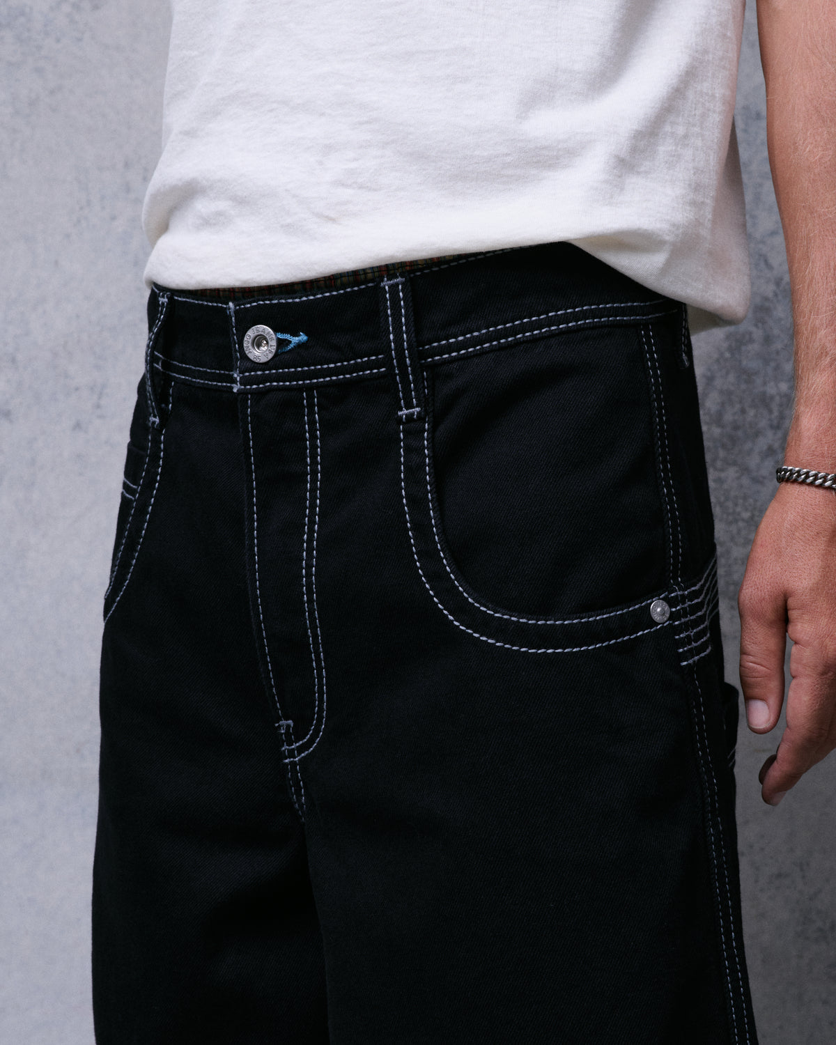 Battle. 30". Jet Black.