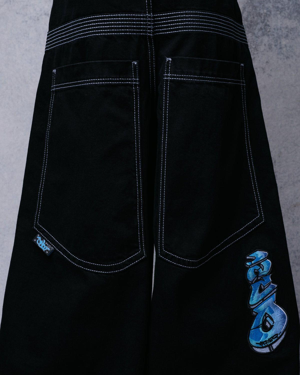 Battle. 30". Jet Black.