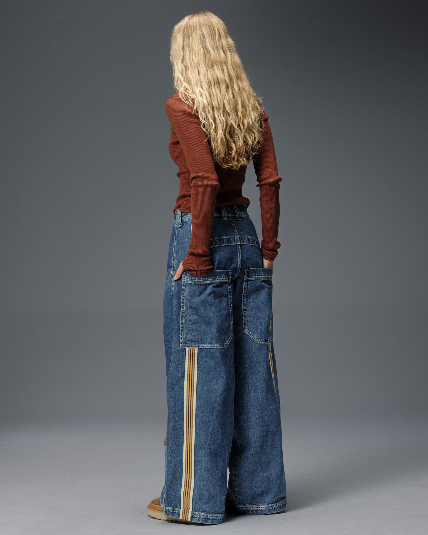 W Slug. 26". Dark Stone.