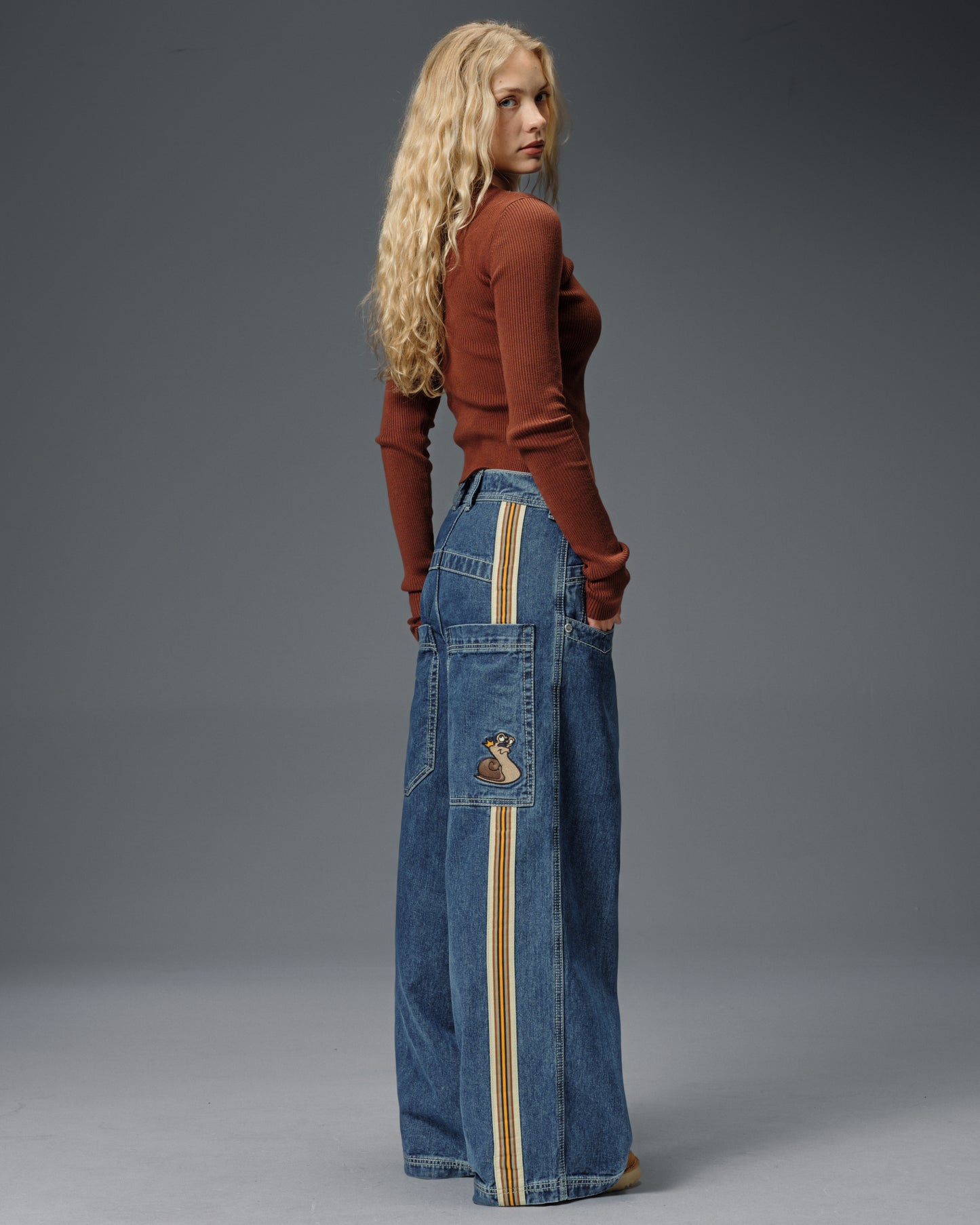 W Slug. 26". Dark Stone.