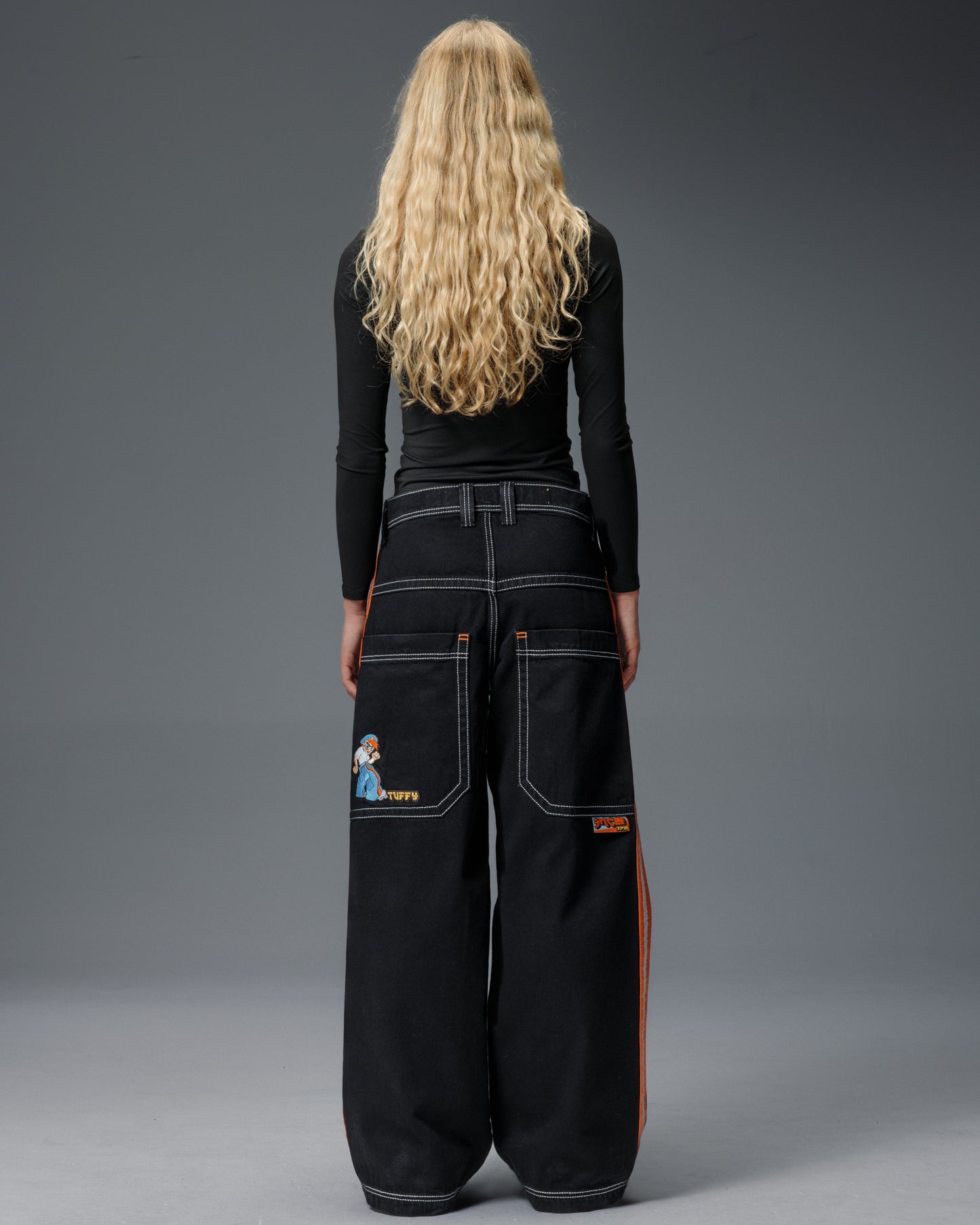 W Tuffy. 23". Jet Black.