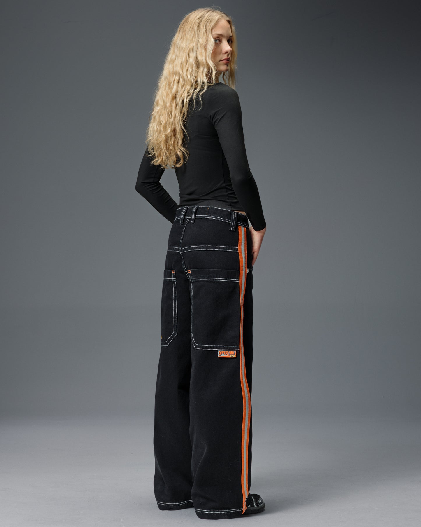 W Tuffy. 23". Jet Black.