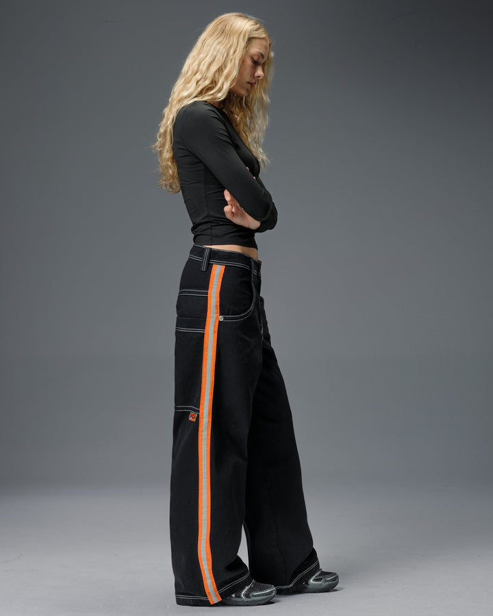 W Tuffy. 23". Jet Black.