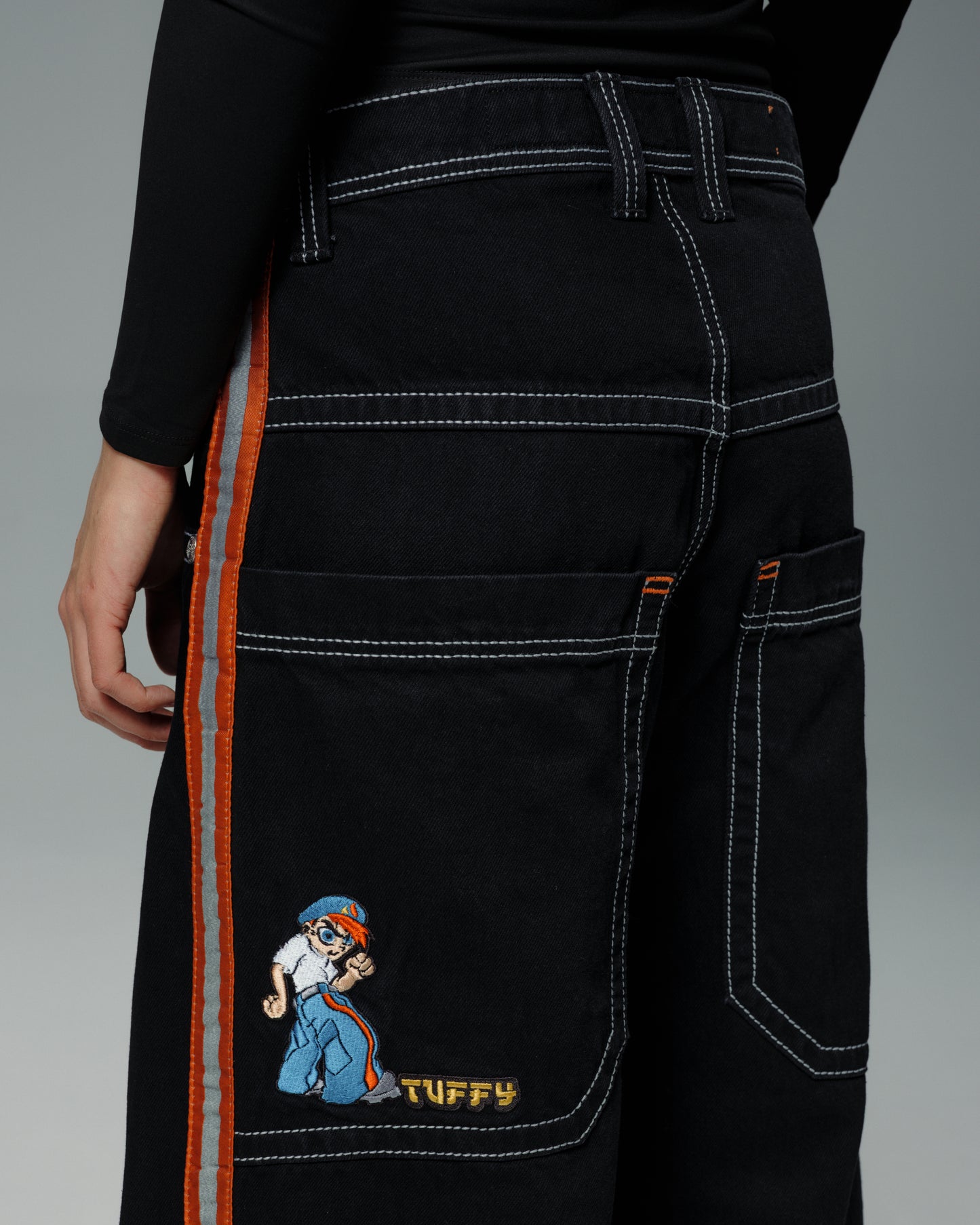 W Tuffy. 23". Jet Black.