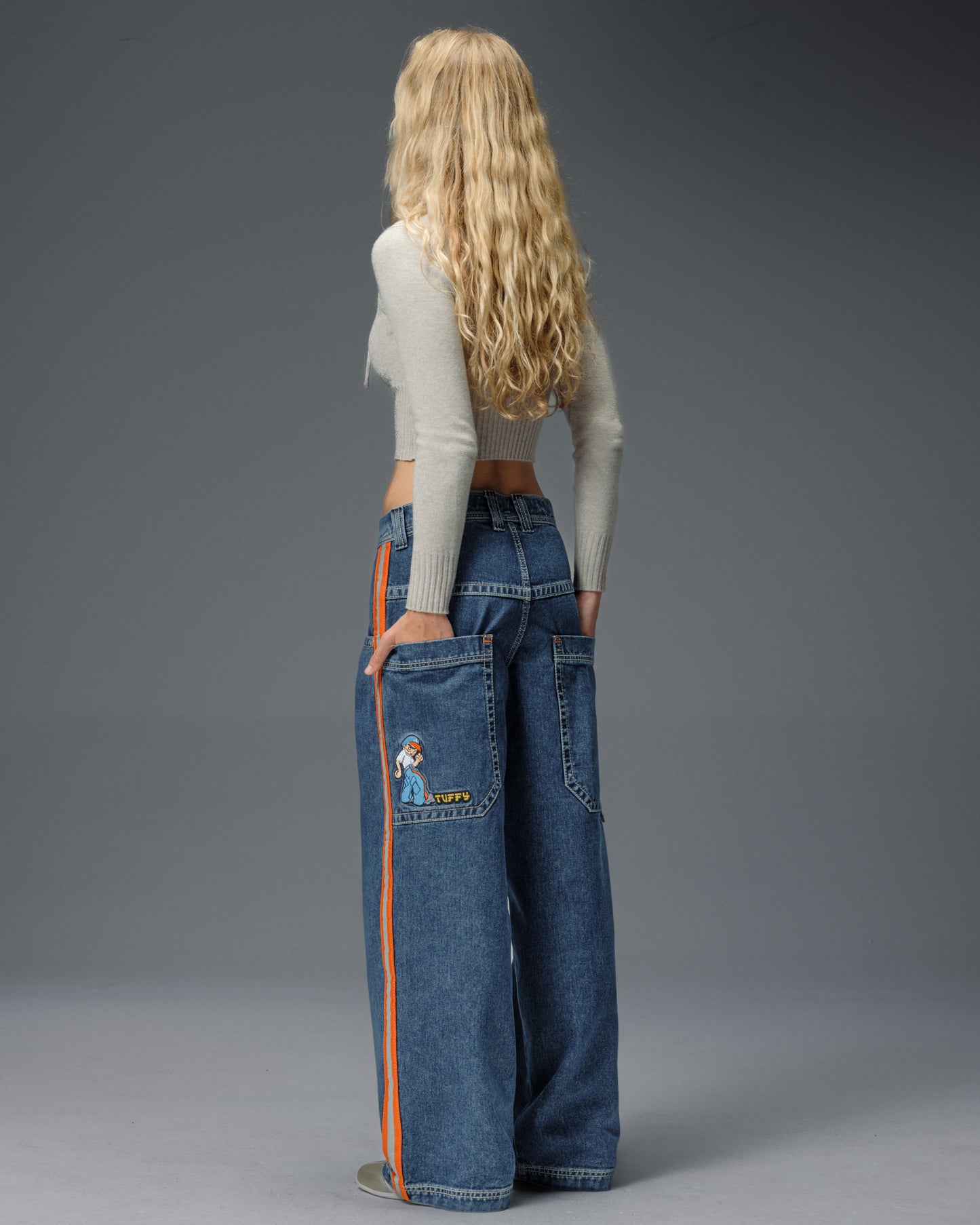 W Tuffy. 23". Dark Stone.