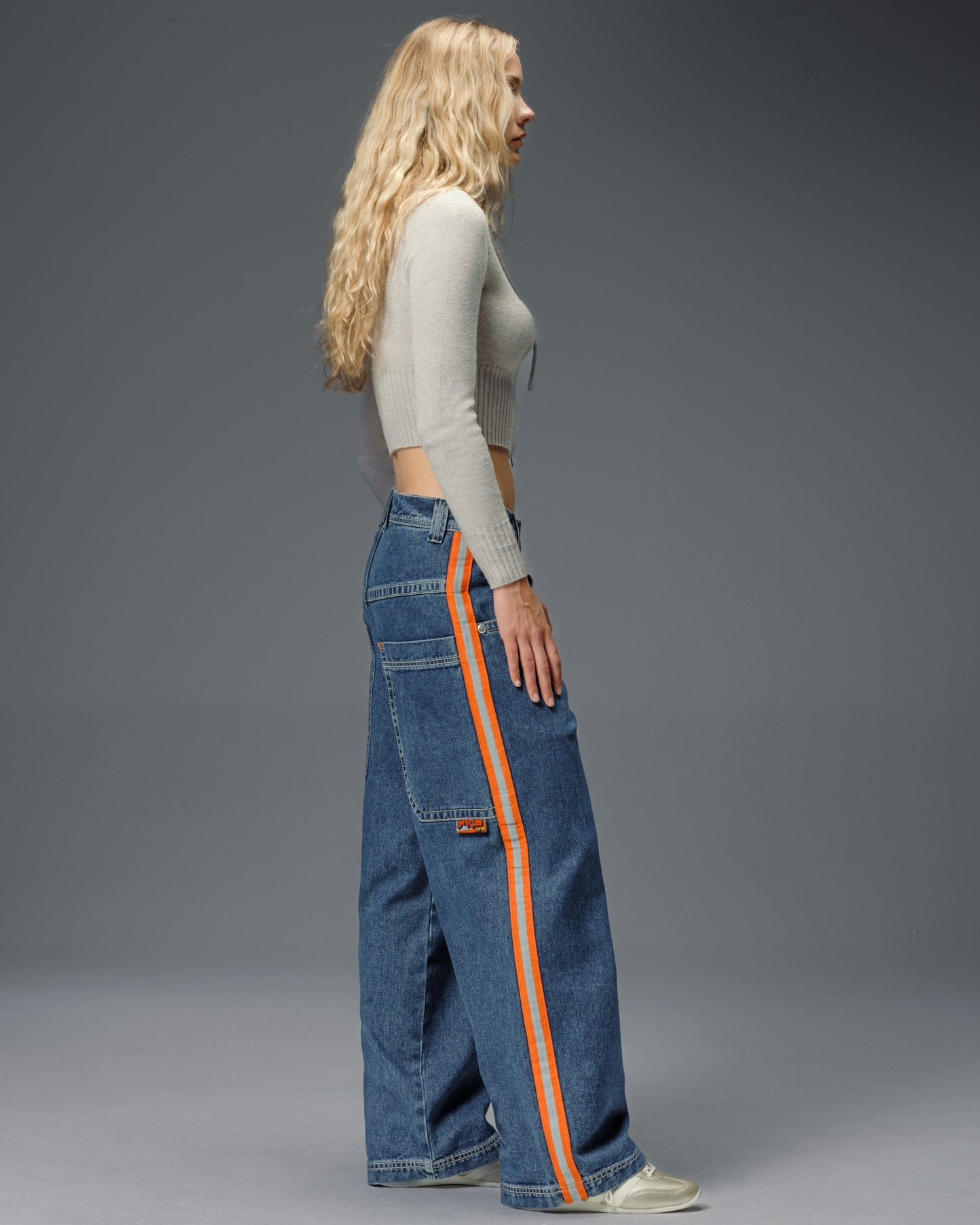 W Tuffy. 23". Dark Stone.