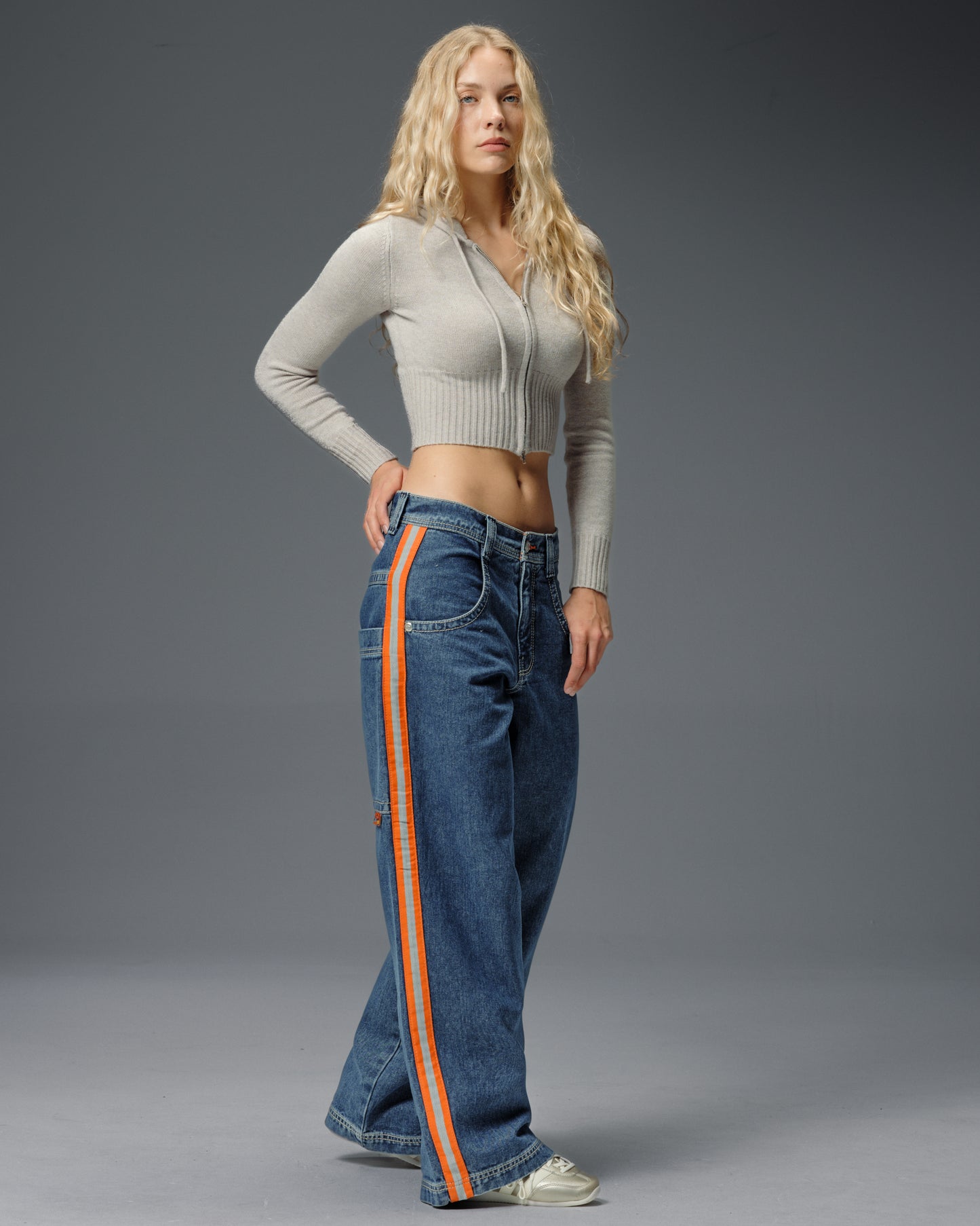 W Tuffy. 23". Dark Stone.