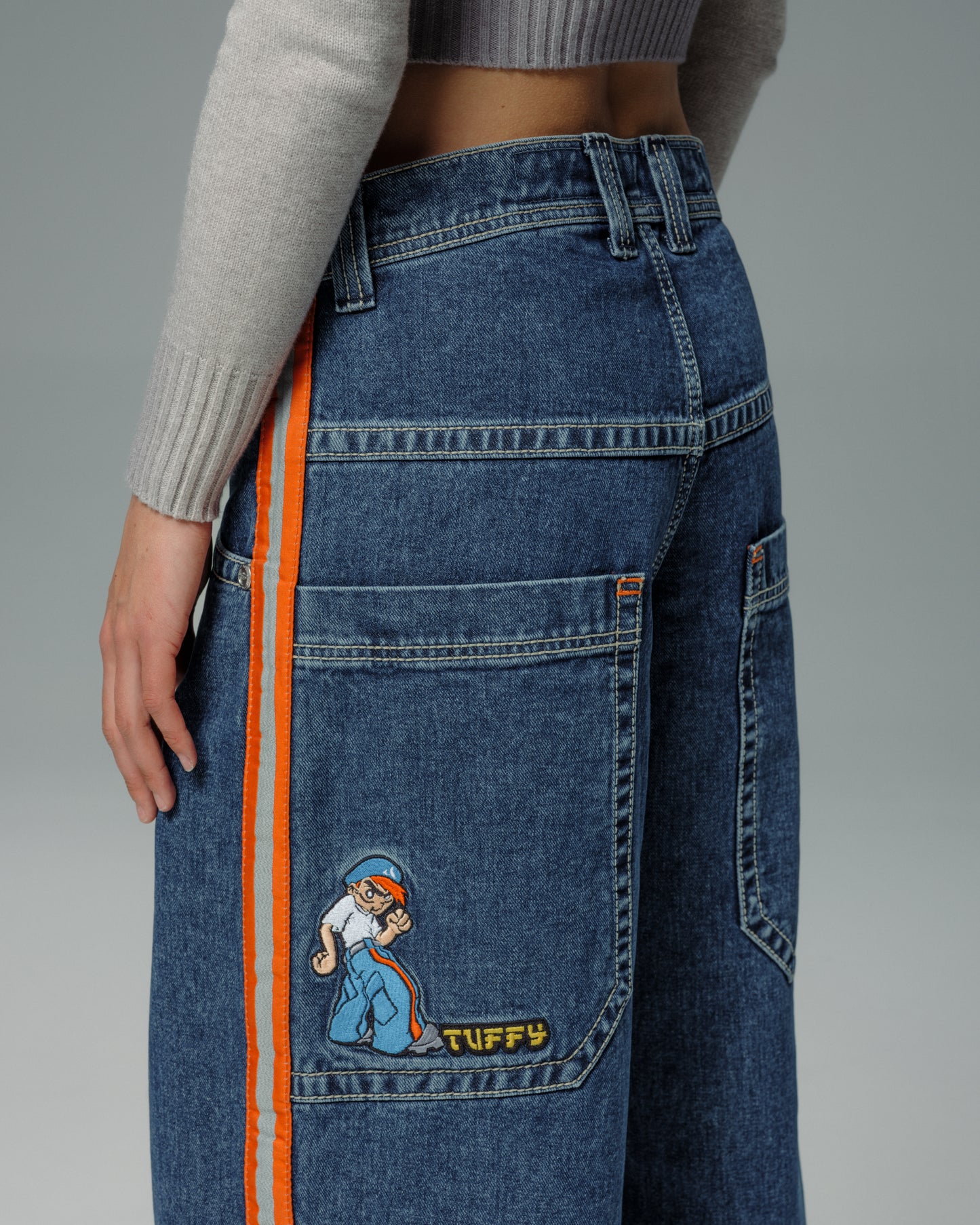 W Tuffy. 23". Dark Stone.