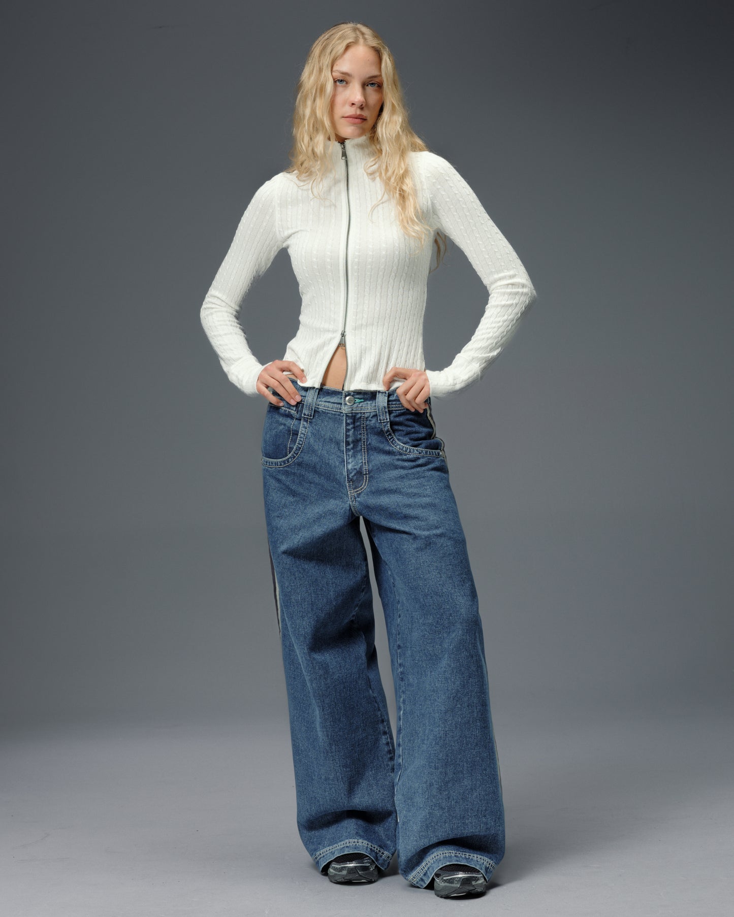 W Skunk. 26". Dark Stone.