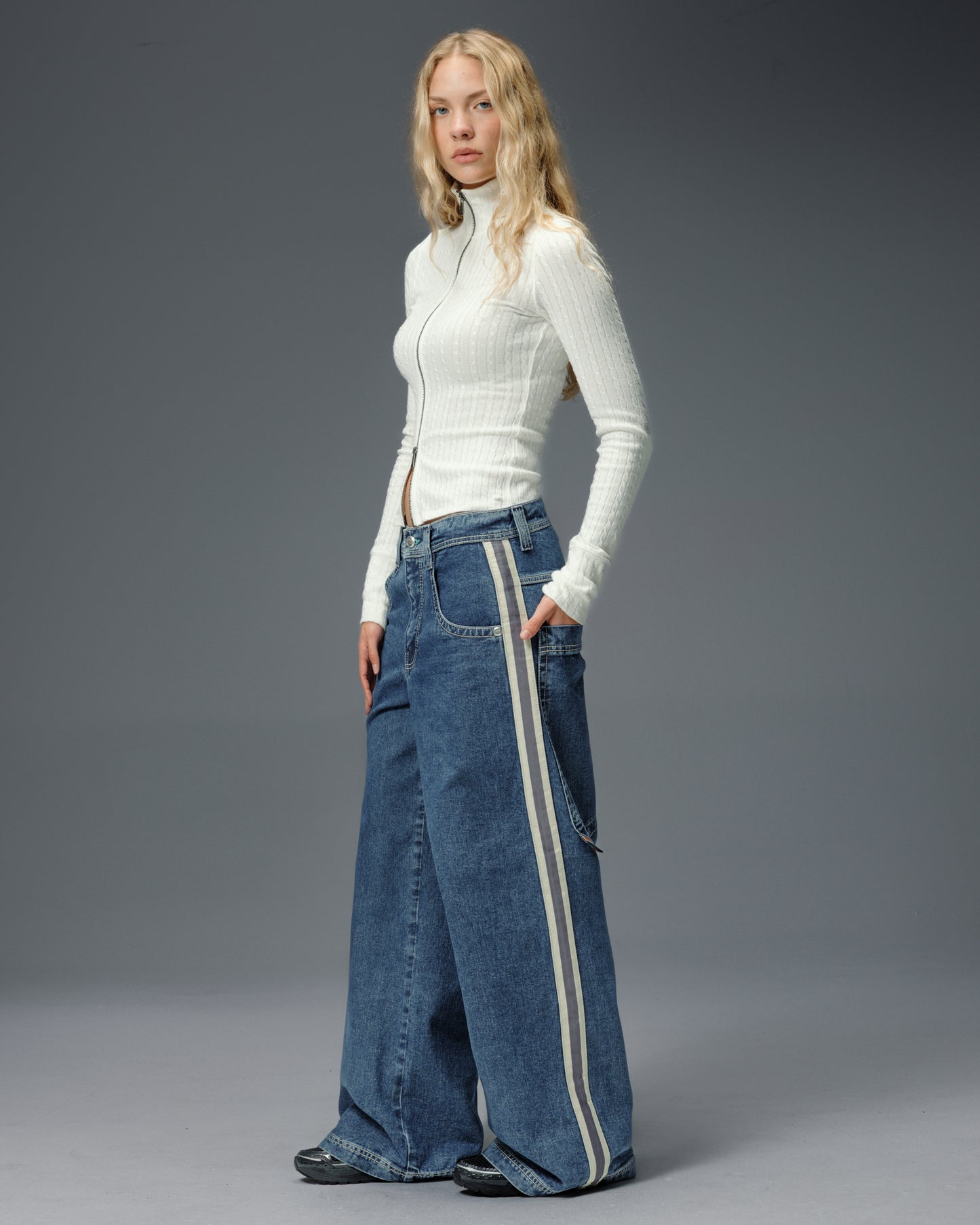 W Skunk. 26". Dark Stone.