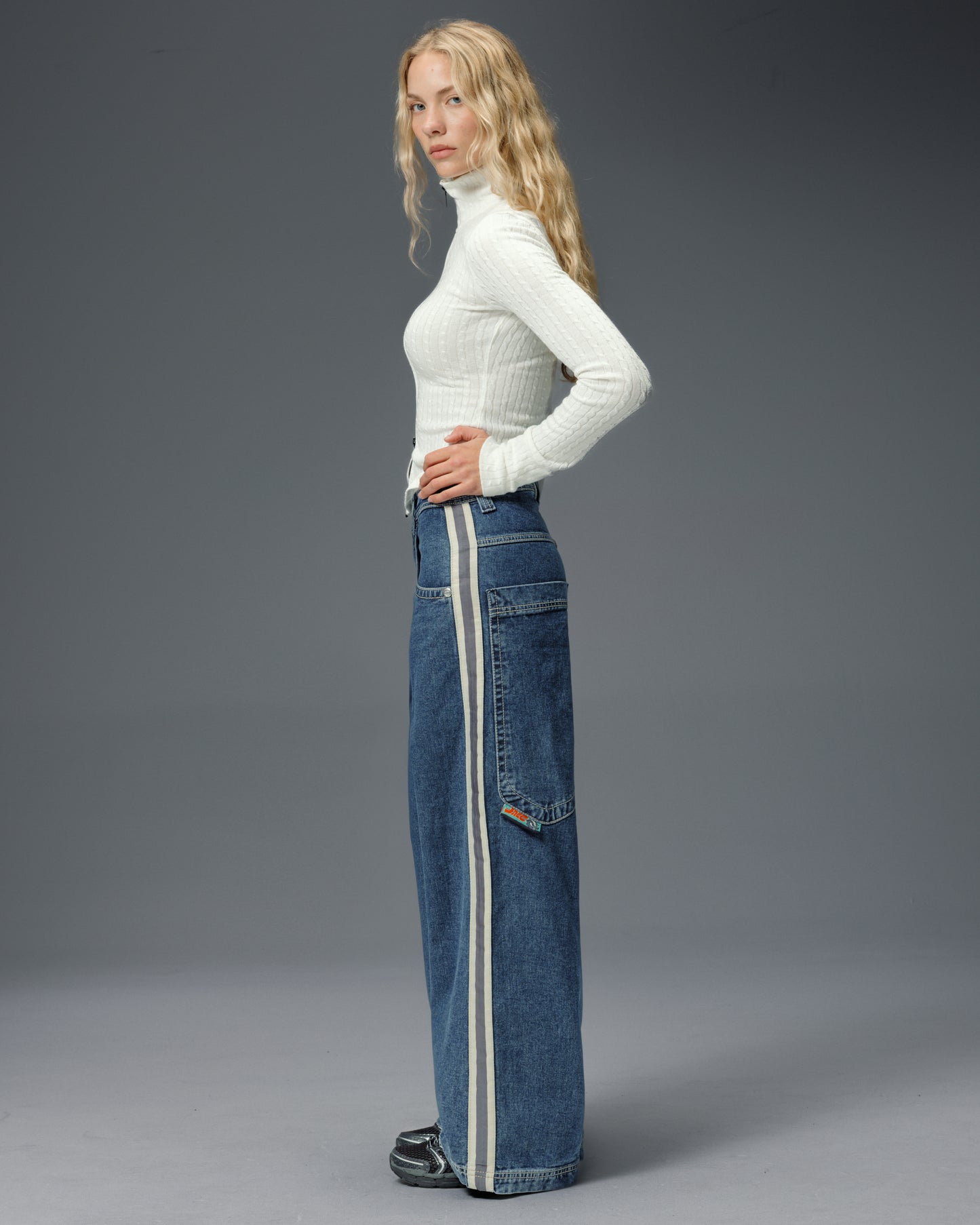 W Skunk. 26". Dark Stone.