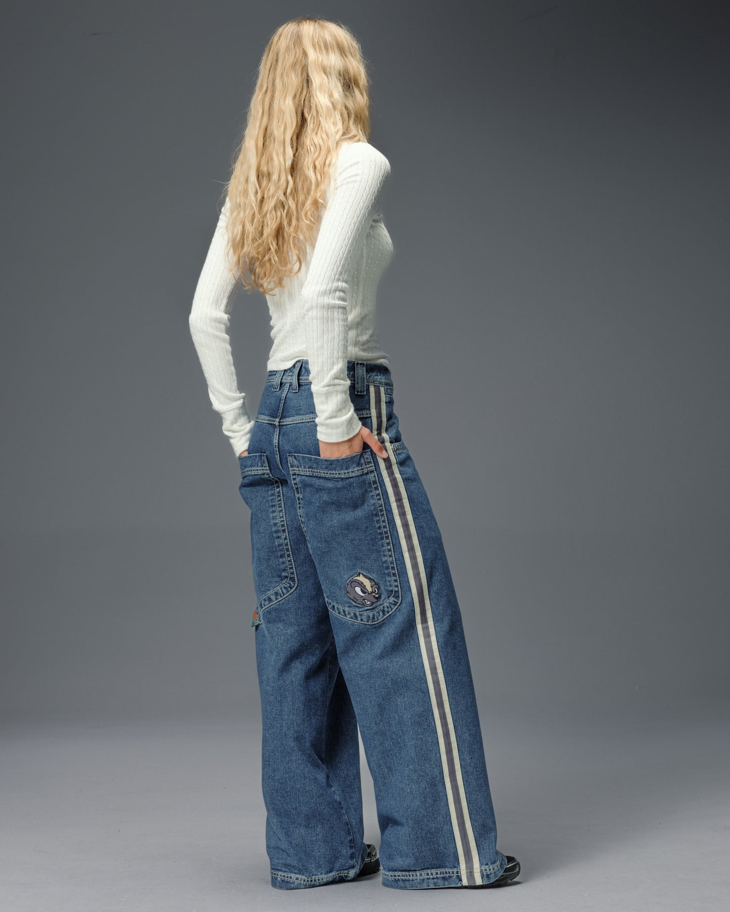 W Skunk. 26". Dark Stone.