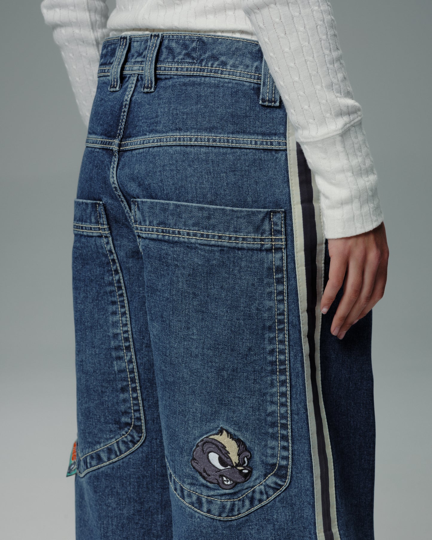 W Skunk. 26". Dark Stone.