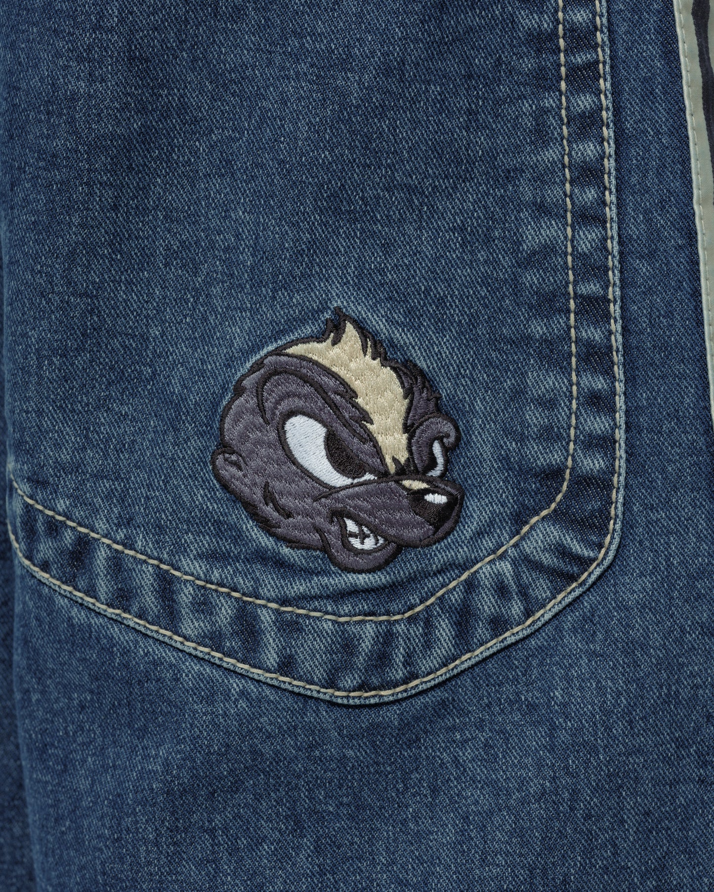 W Skunk. 26". Dark Stone.