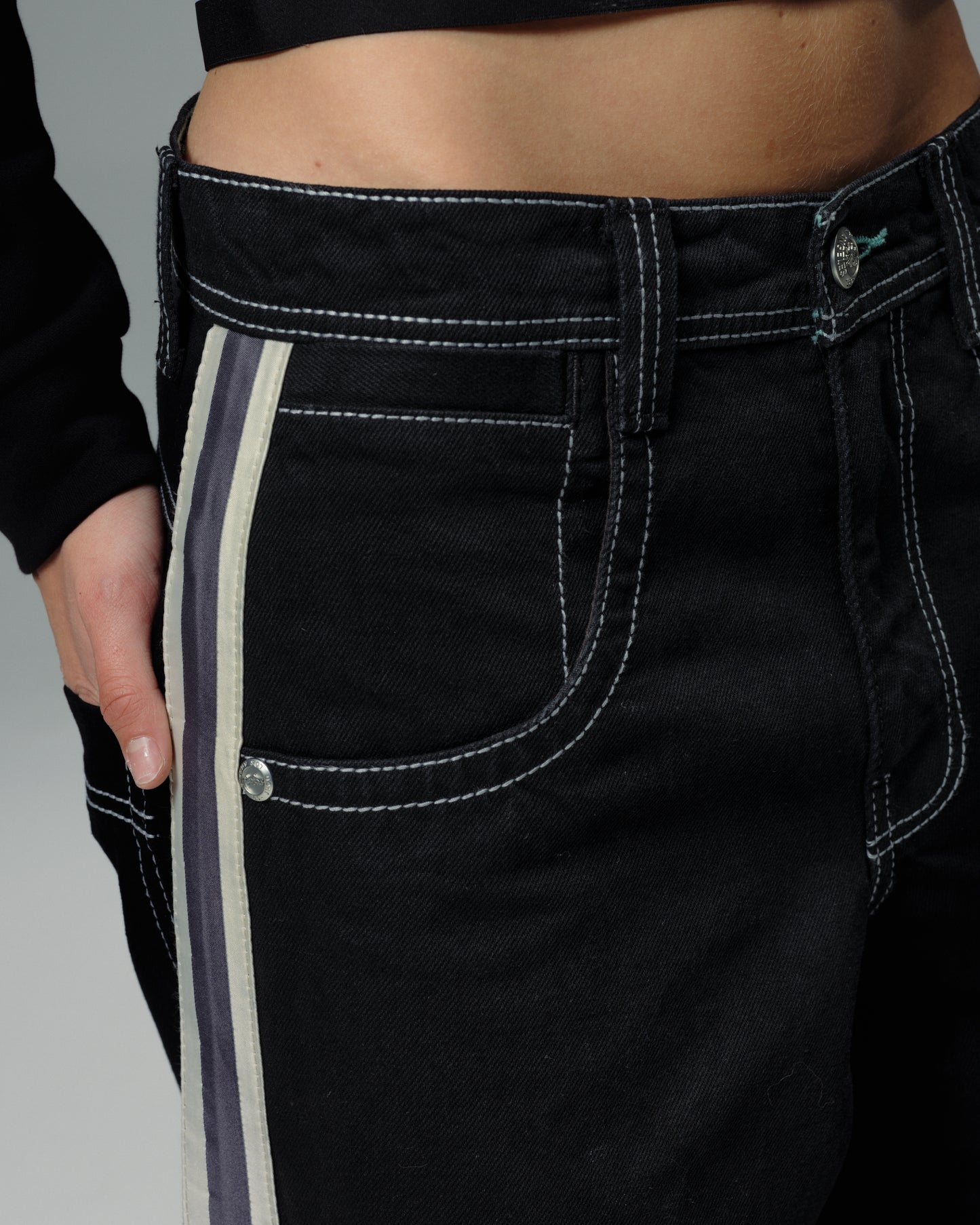 W Skunk. 26". Jet Black.