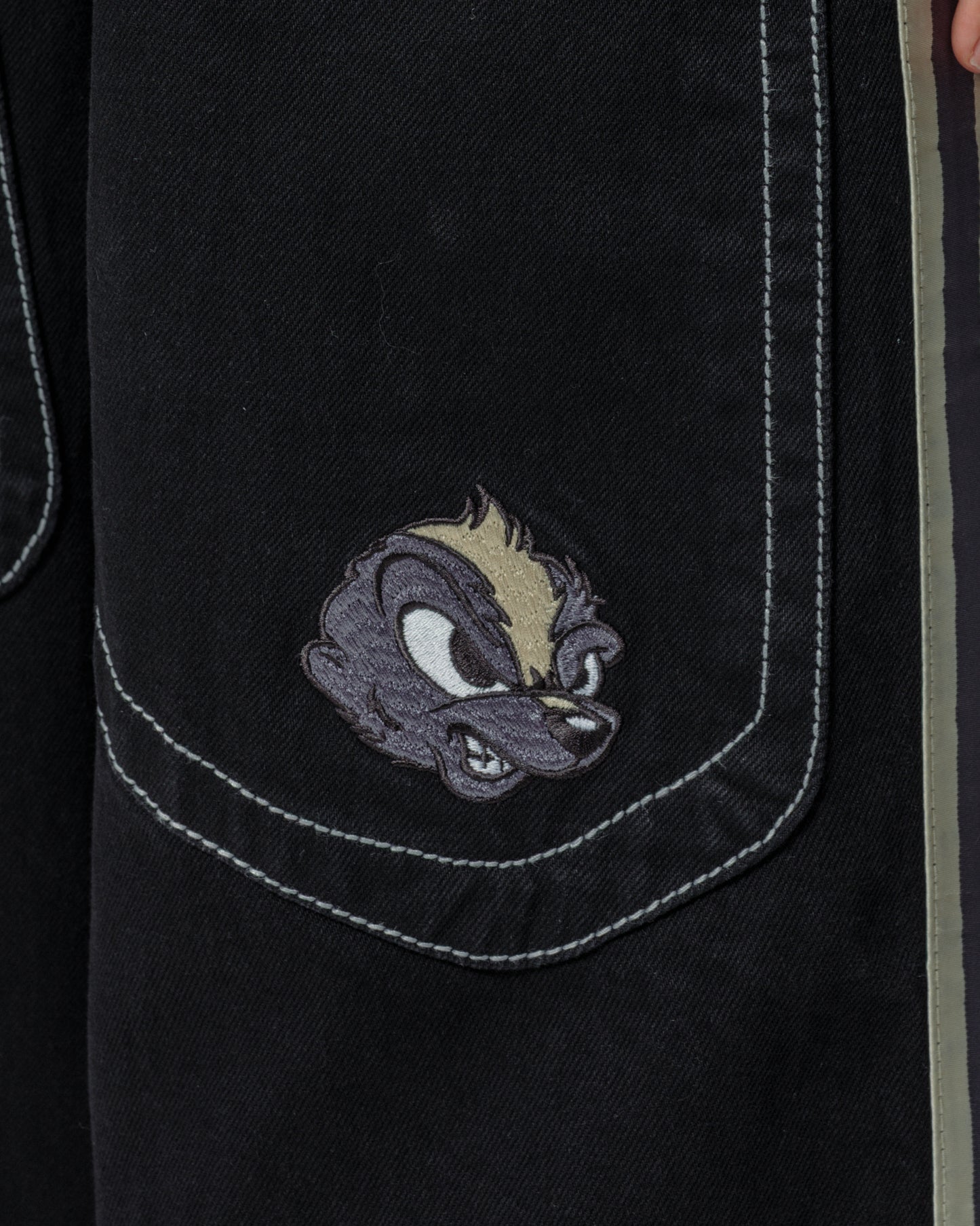 W Skunk. 26". Jet Black.