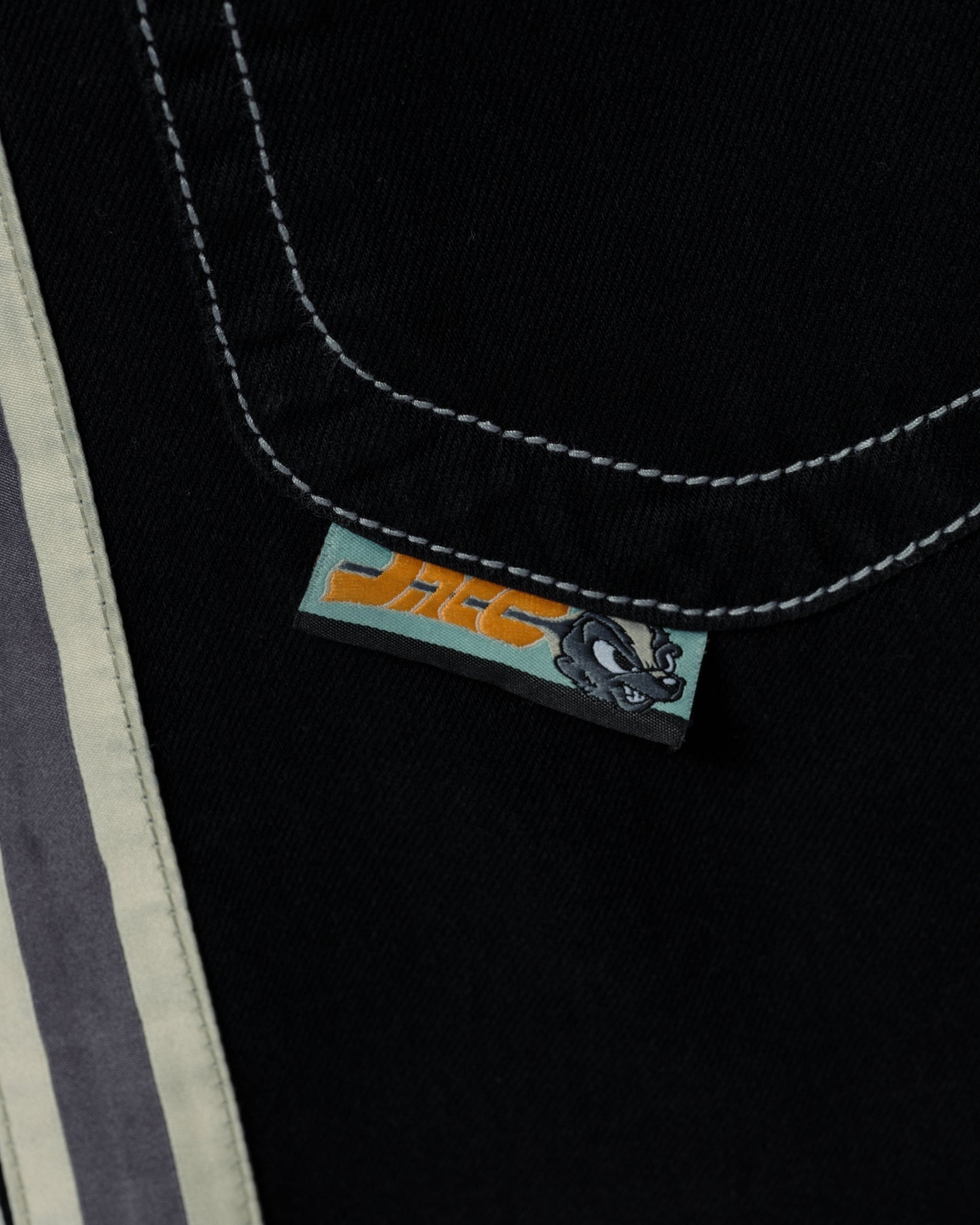 W Skunk. 26". Jet Black.