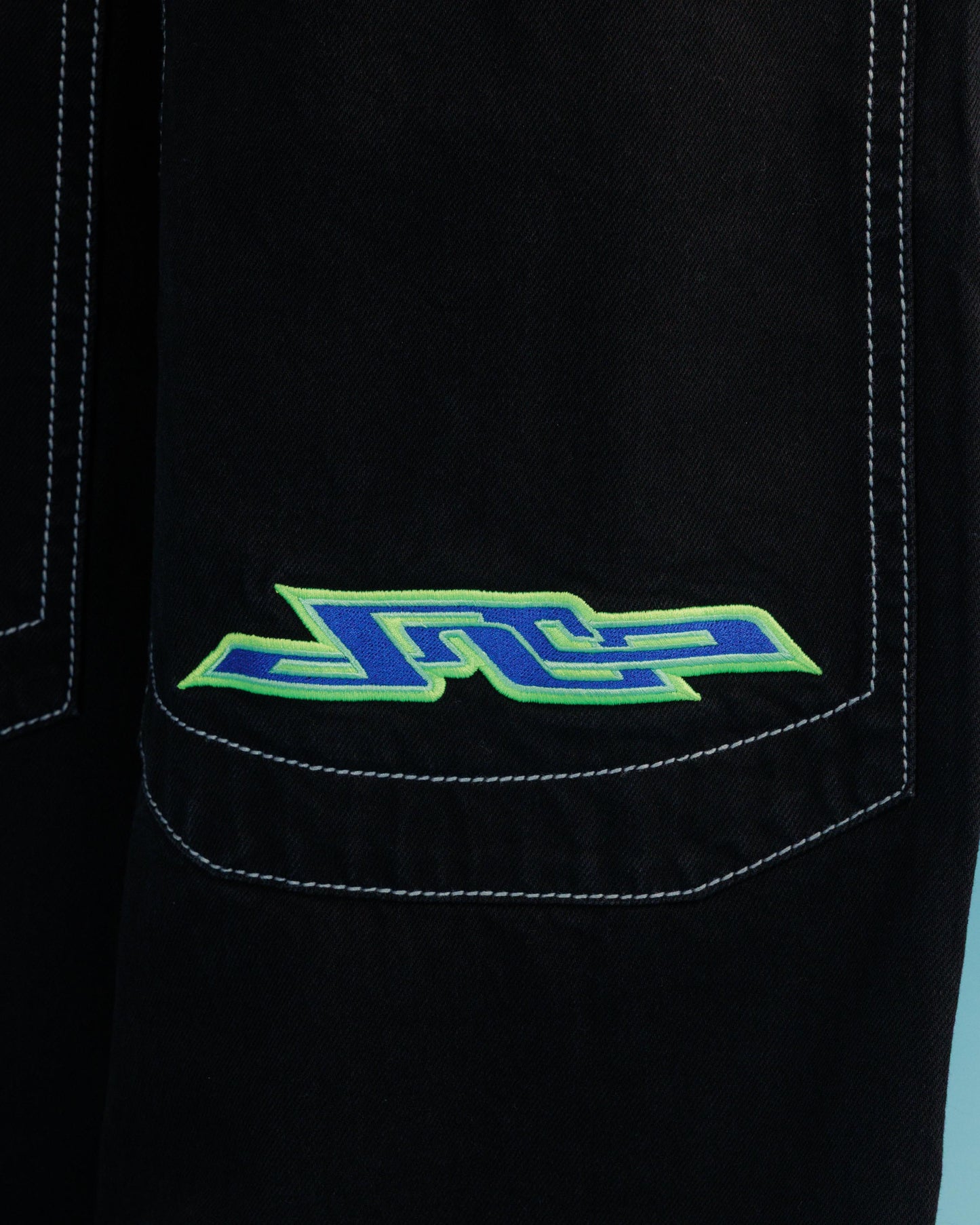 Equalizer. 28". Jet Black.