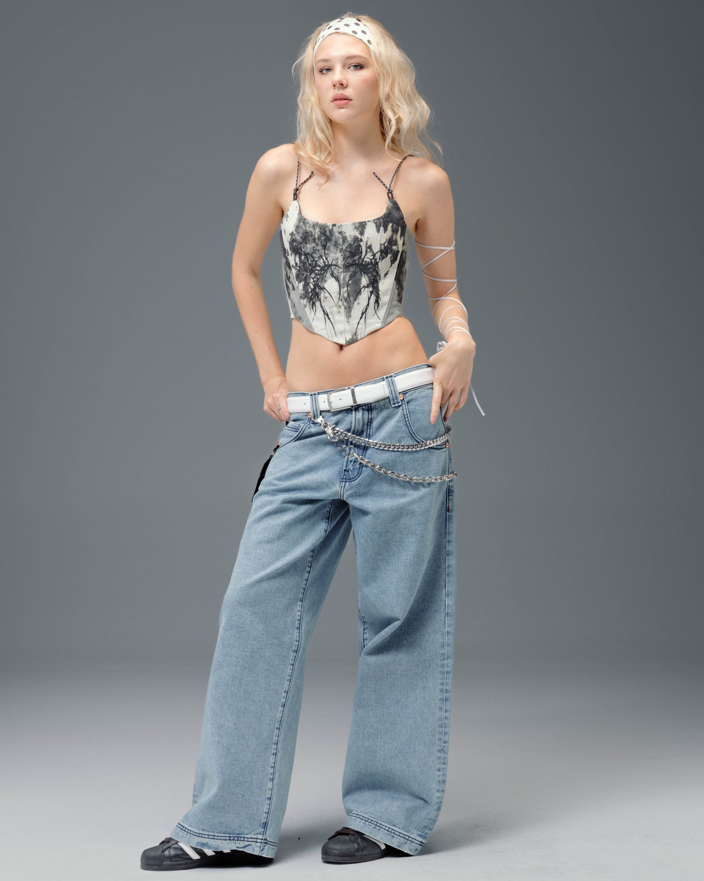 W1179 Easy Wide Pipes. 23". Antique.