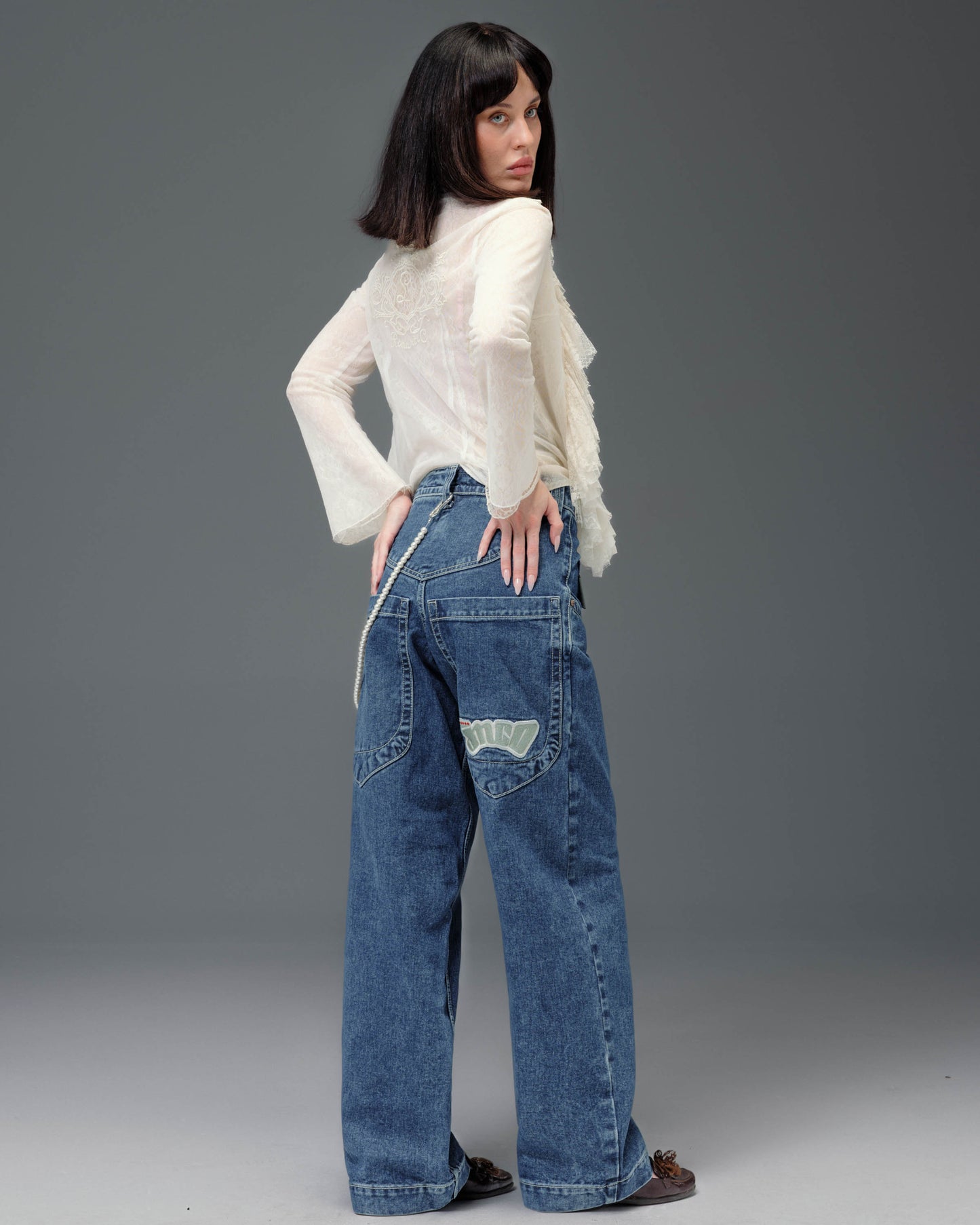 W169 Low Down. 20". Dark Stone.