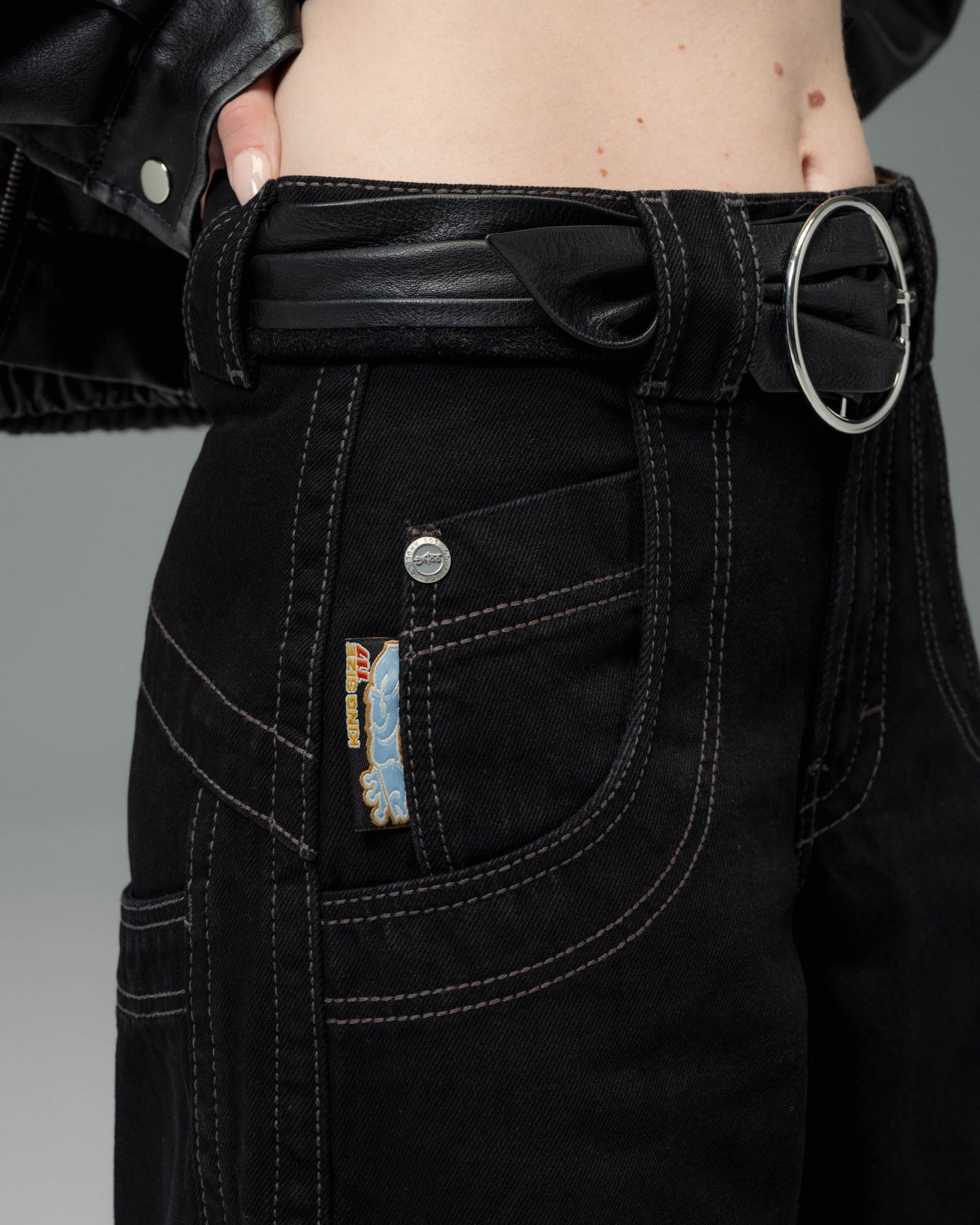 W117 King. 28". Jet Black.