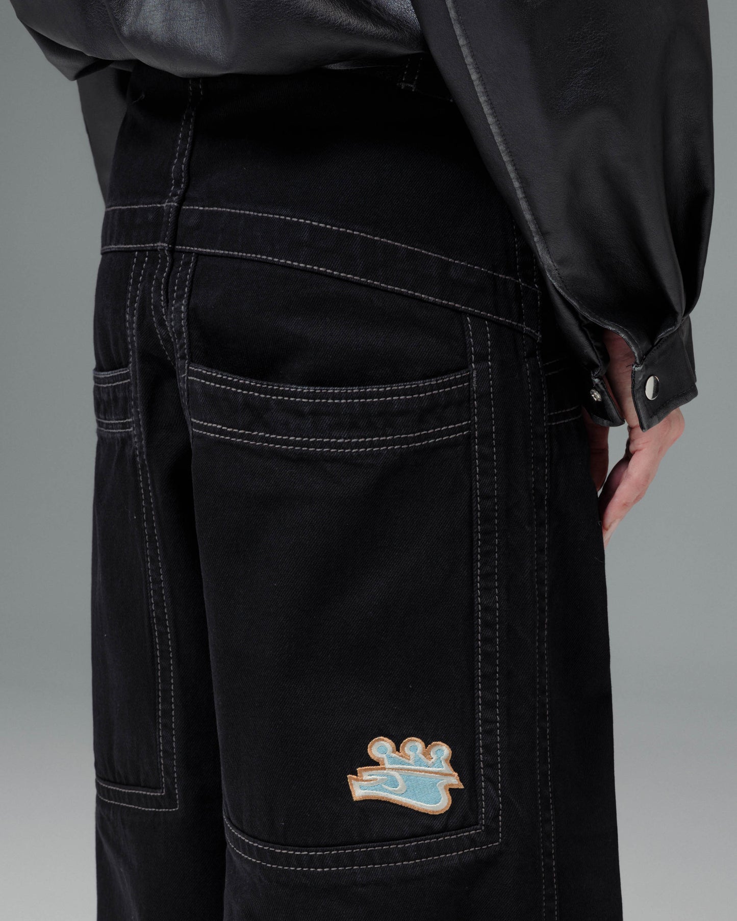 W117 King. 28". Jet Black.