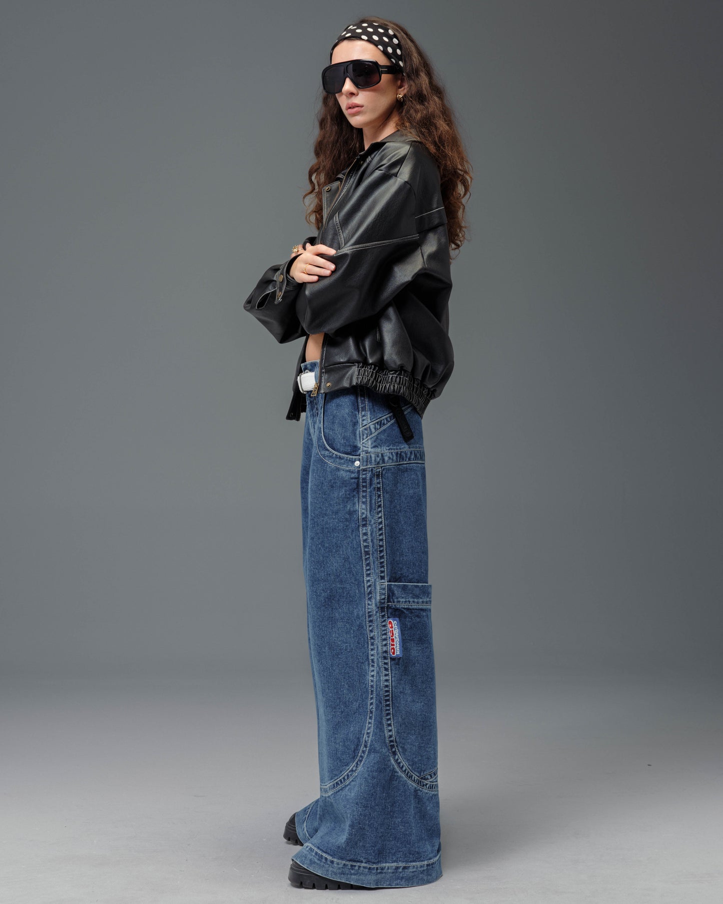 W Kangaroo. 34". Dark Stone.