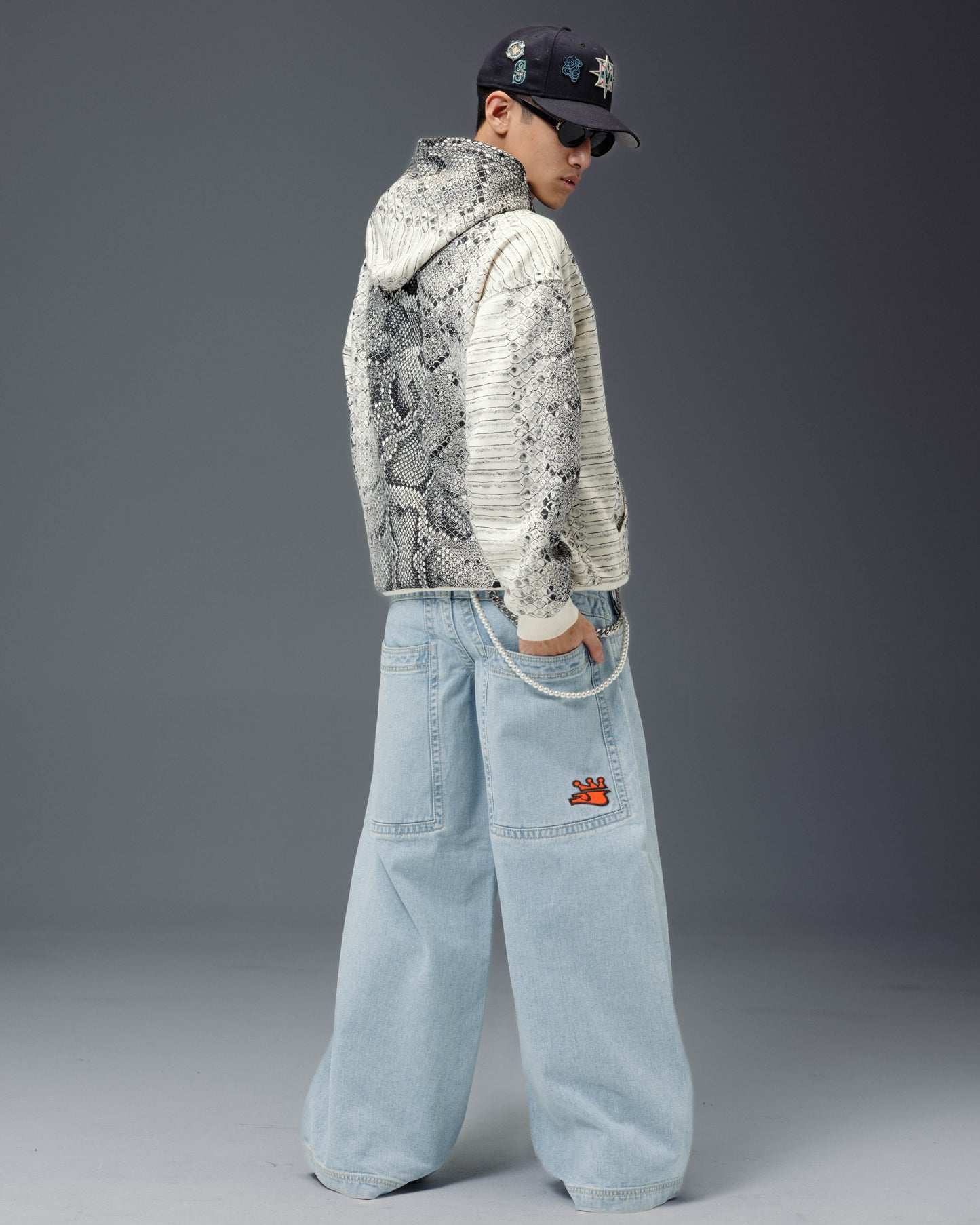 117 King. 28". Vintage.