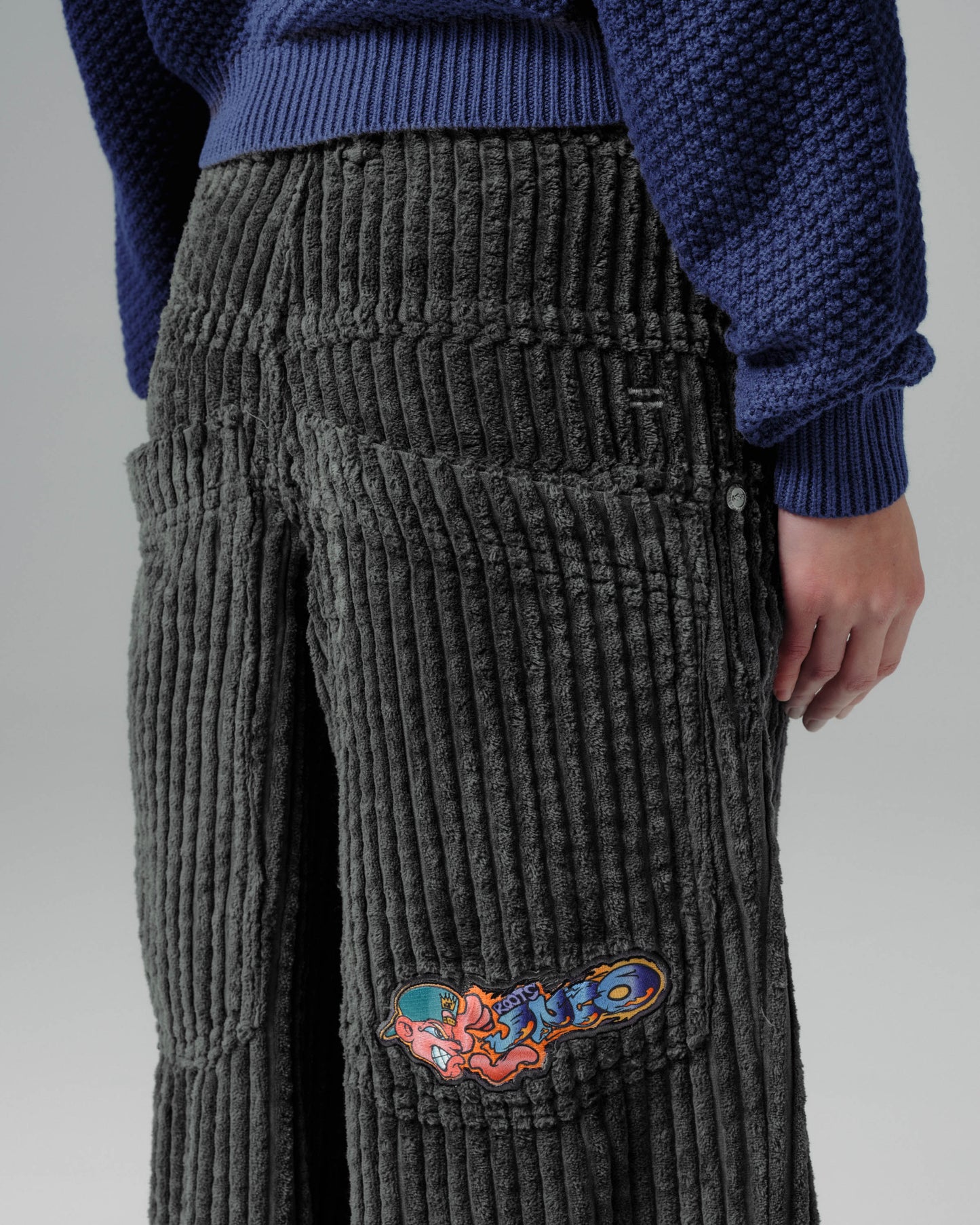 W Wizard. 24". 2 Wale Corduroy. Magnet.