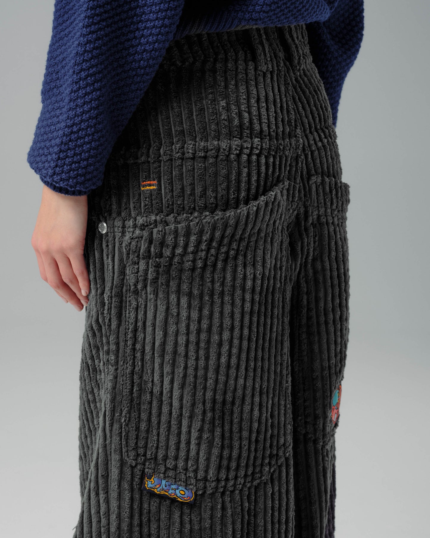 W Wizard. 24". 2 Wale Corduroy. Magnet.