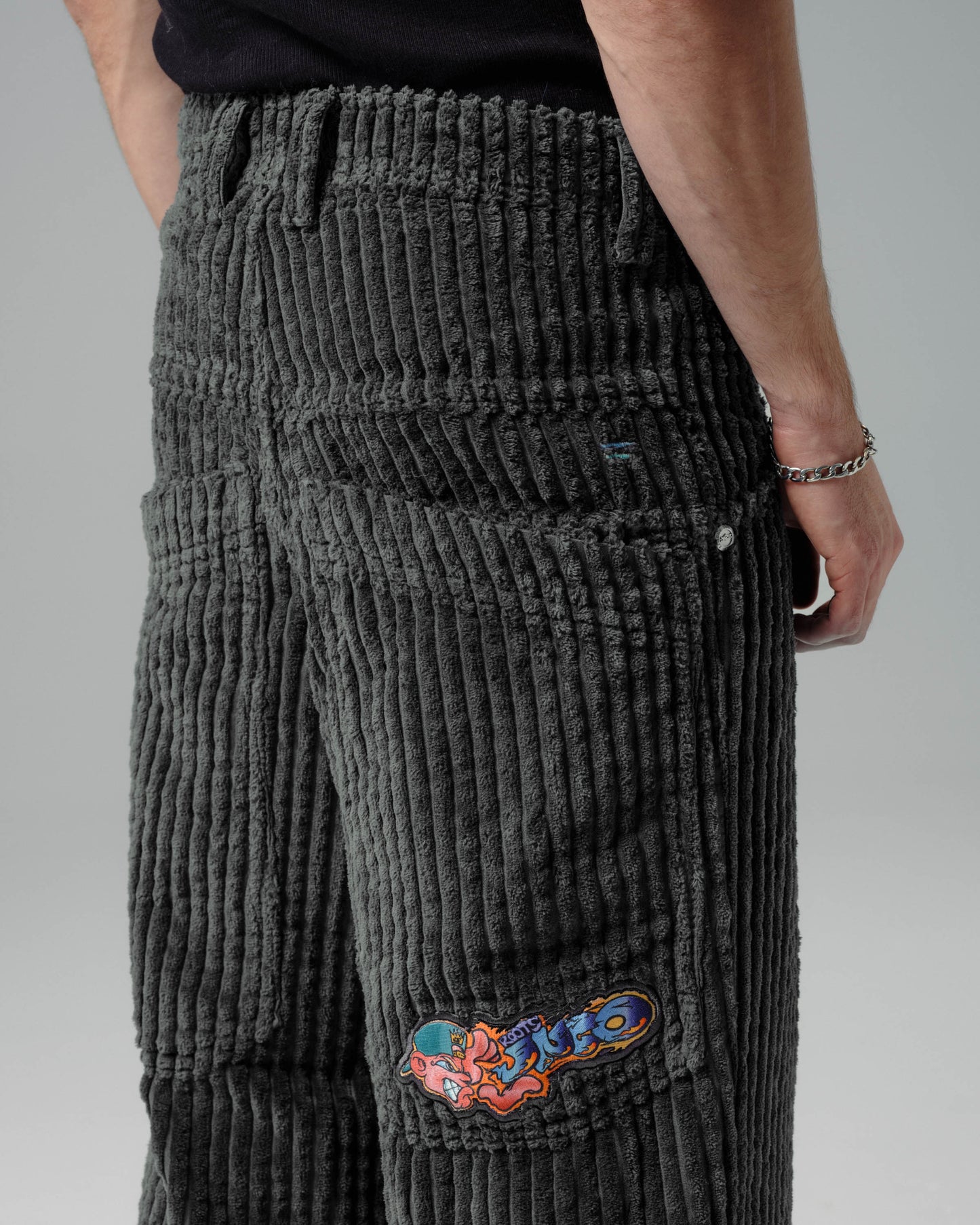 Wizard. 24". 2 Wale Corduroy. Magnet.