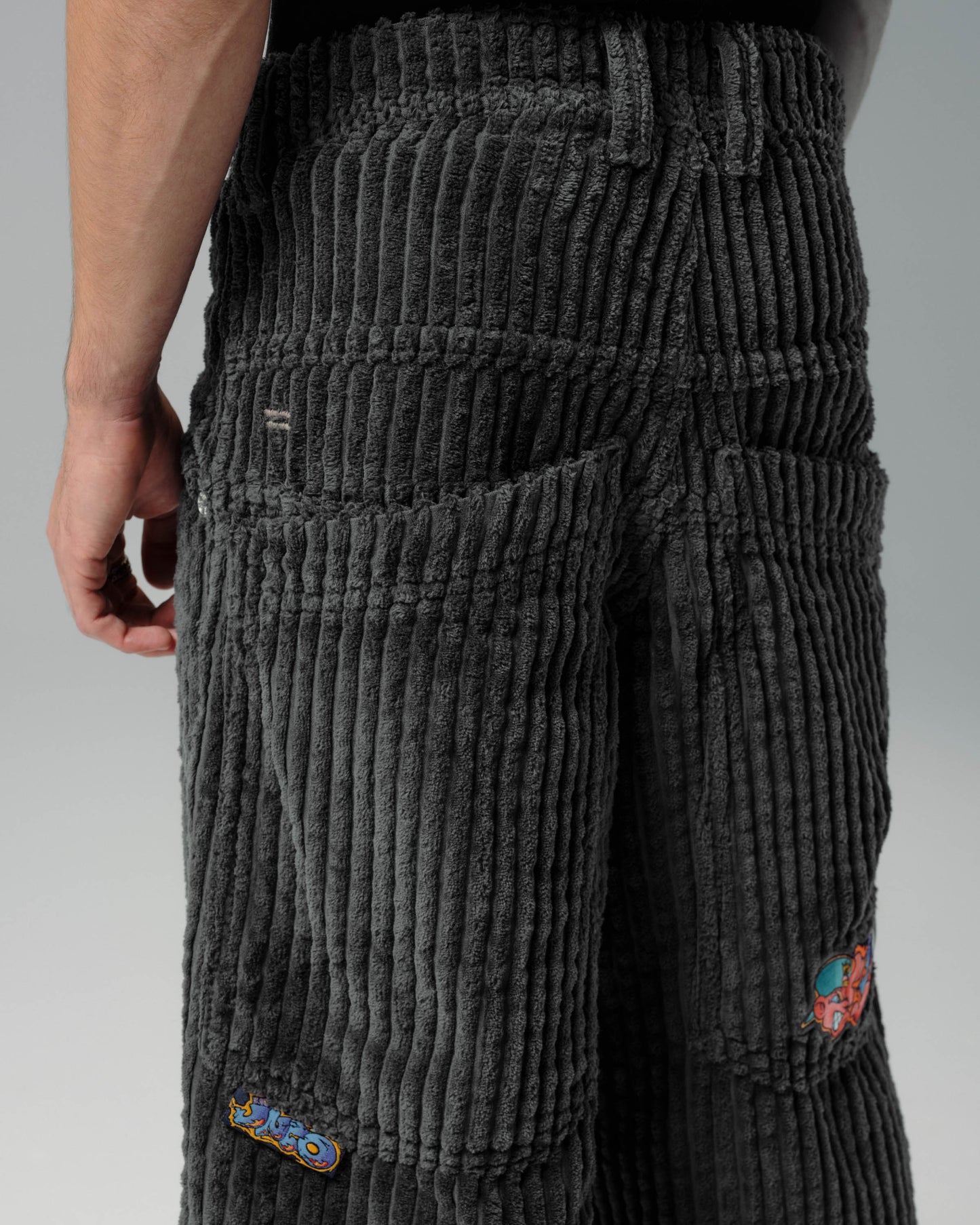 Wizard. 24". 2 Wale Corduroy. Magnet.