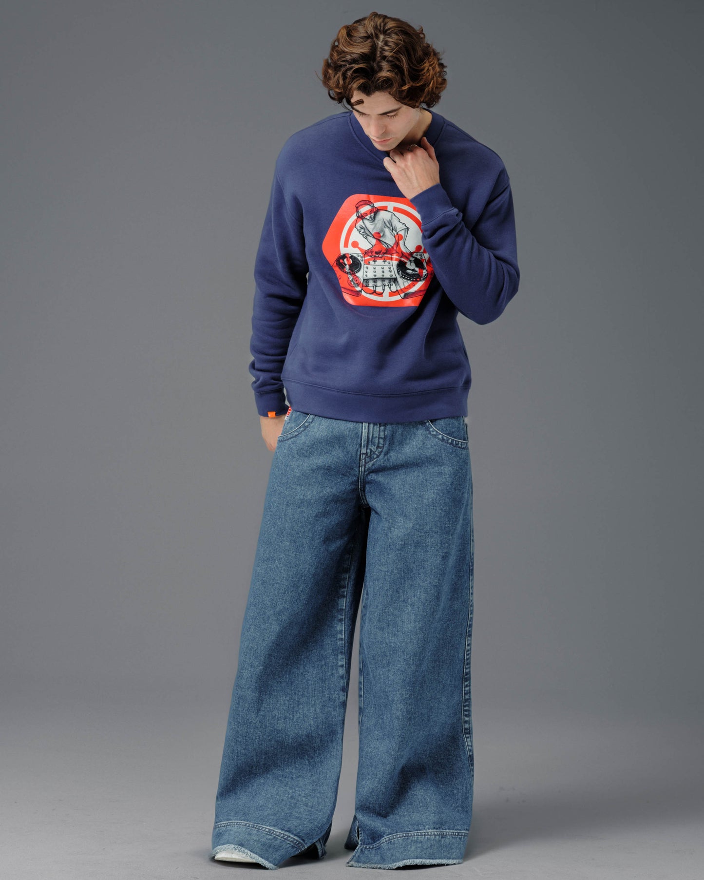 Destroyer. 32”. Dark Stone.