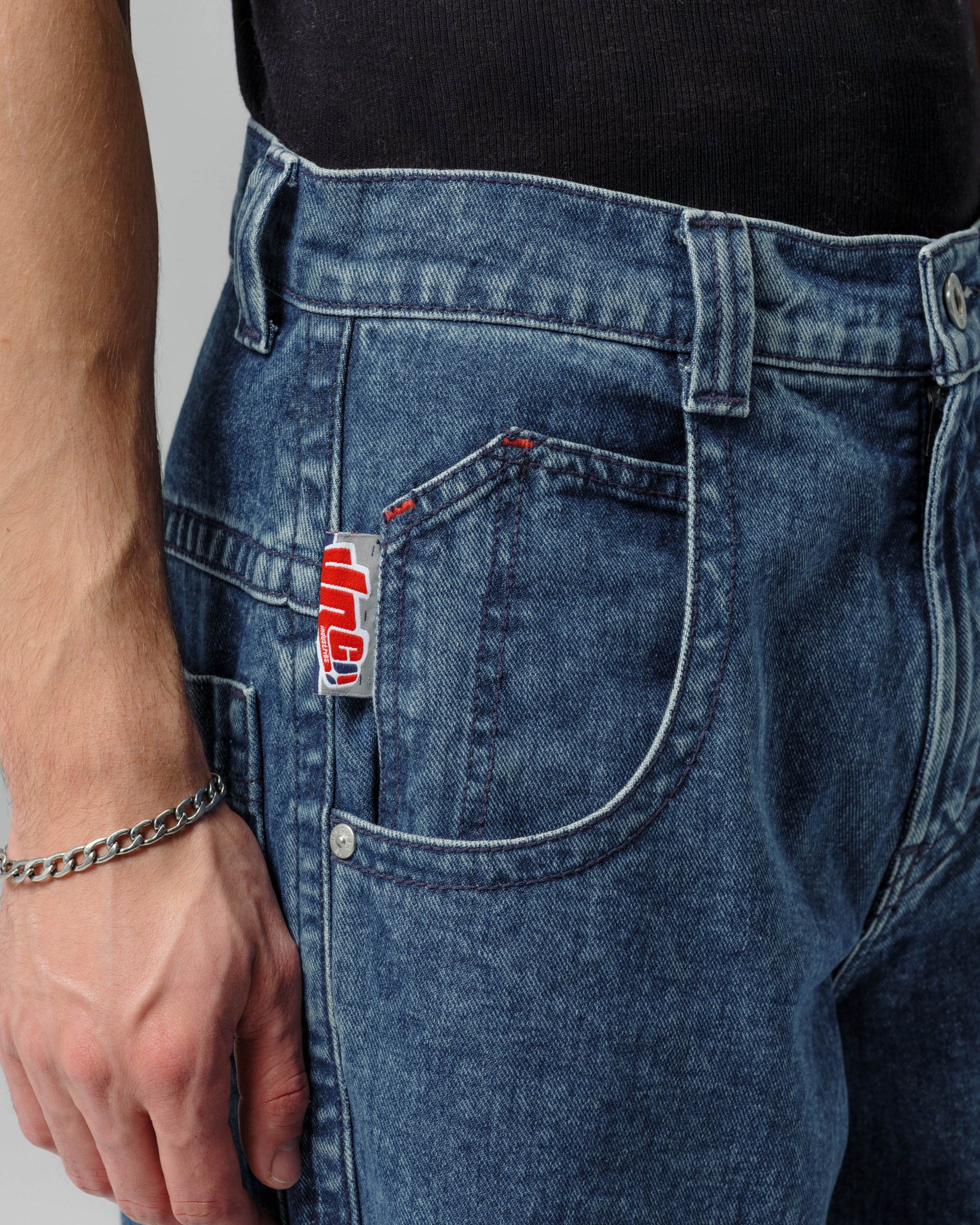 Destroyer. 32”. Dark Stone.